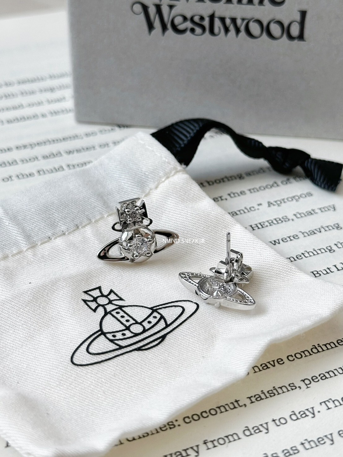 <快速出貨> Vivienne Westwood Lee 星型星球耳環