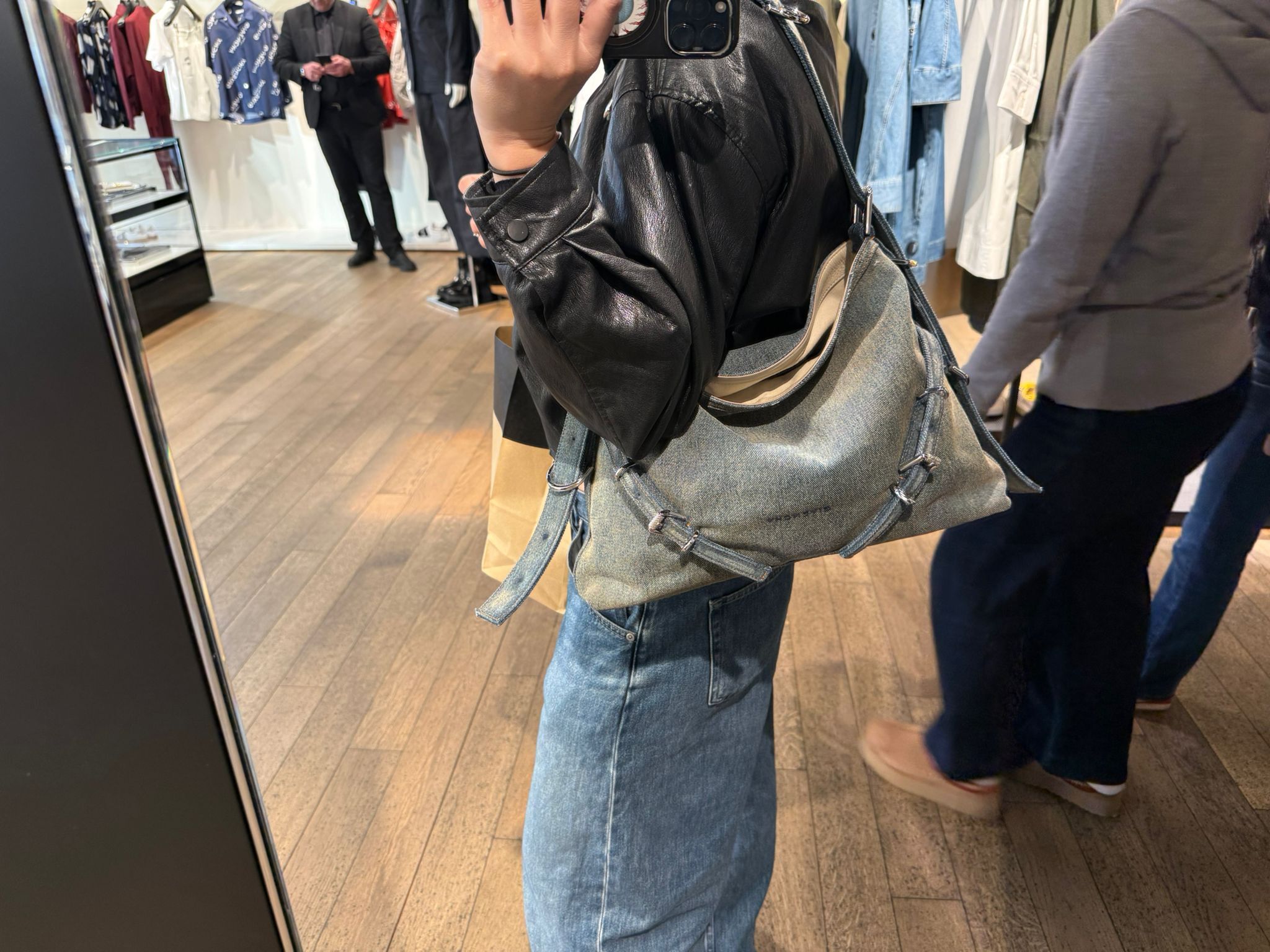 LYS01529 GIVENCHY Voyou Medium Bag