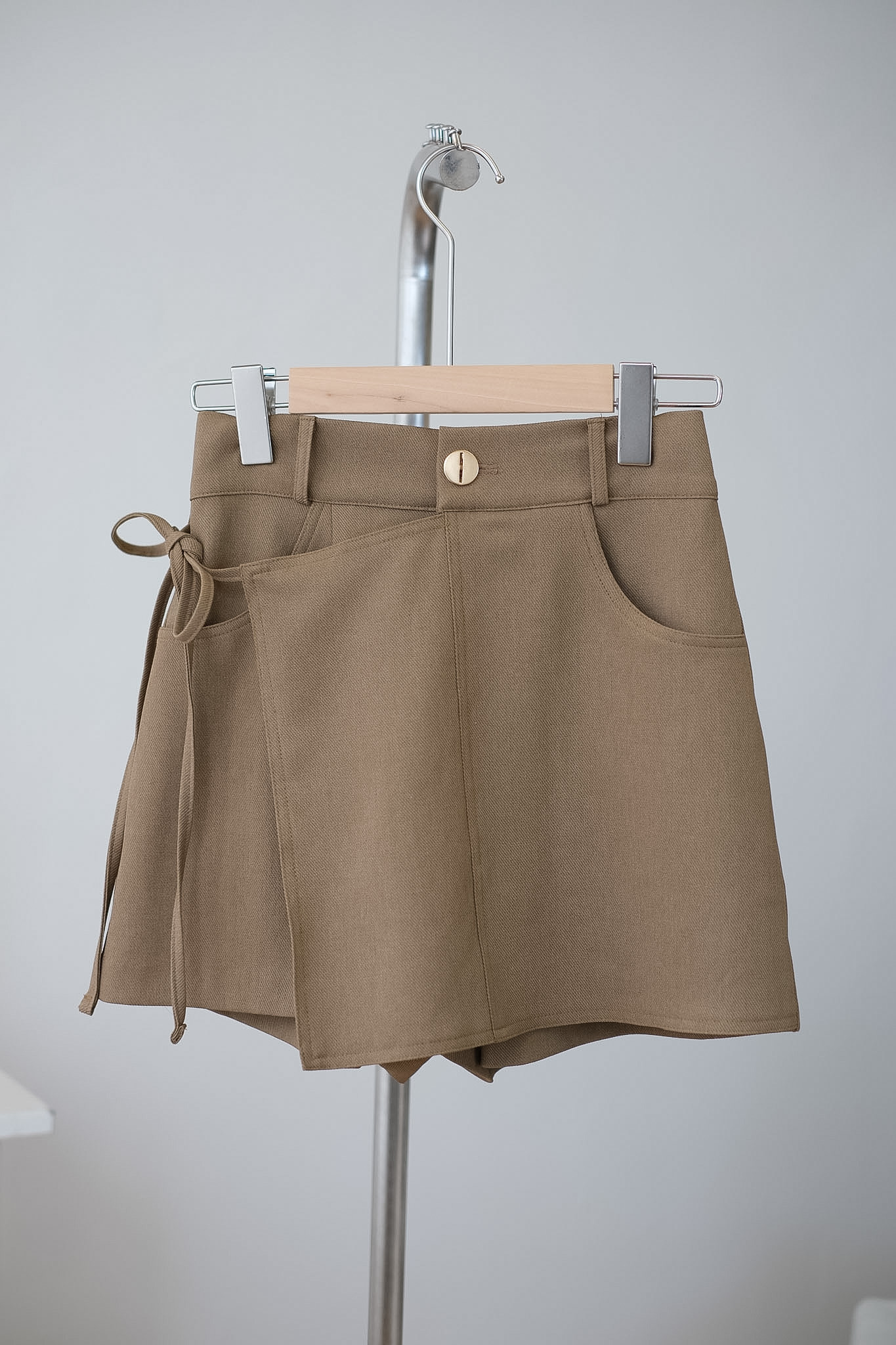 靚版形！側綁帶不規則交疊裙褲 BT491