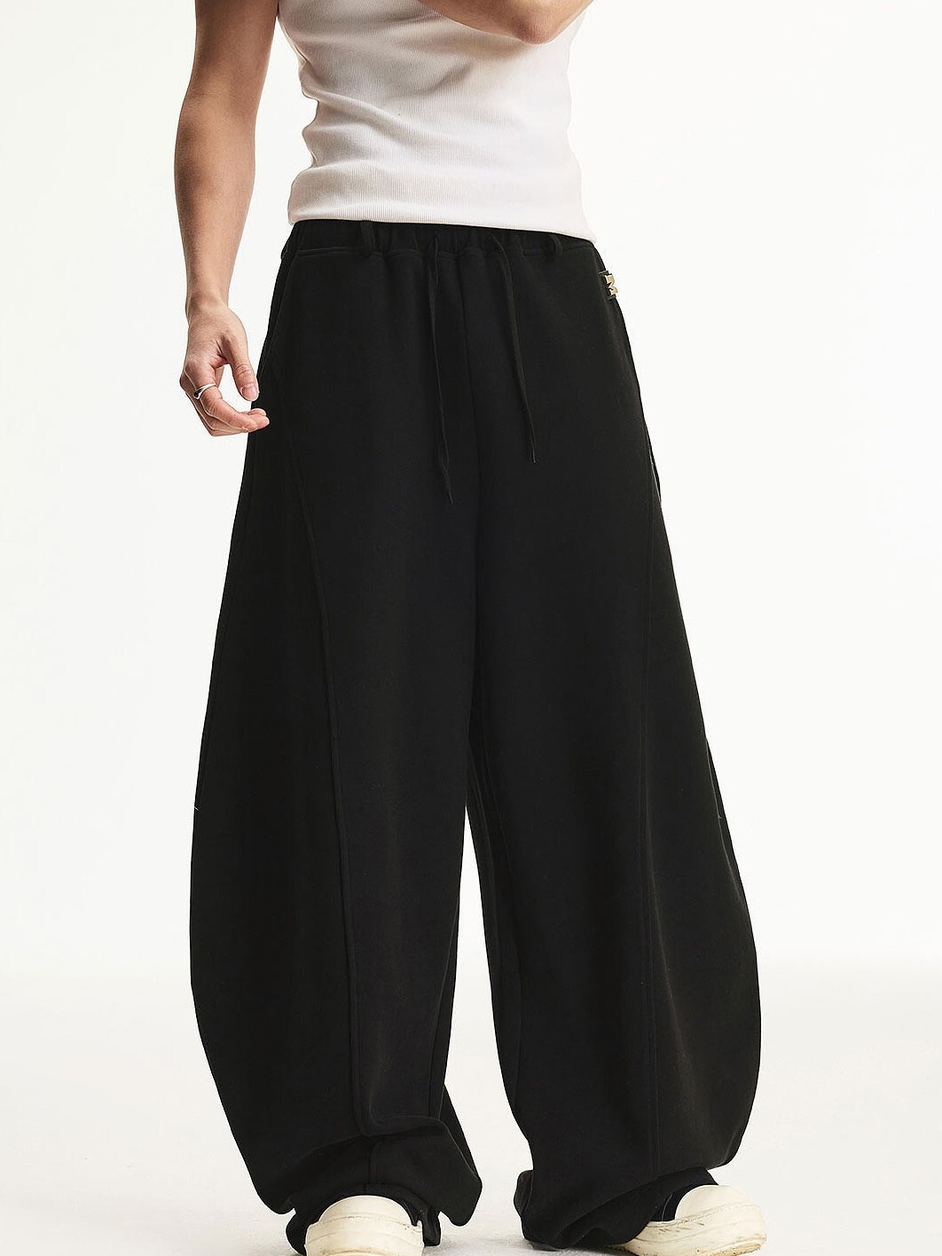 MEDM 金屬夾標Logo 純色 休閒寬鬆 彎刀棉褲 長褲