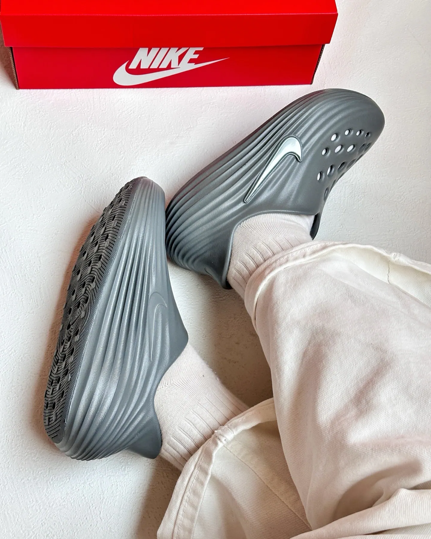 【逢甲 FUZZY】Nike ReactX Rejuven8 "Grey" 防水拖 水泥灰 HV5060-002