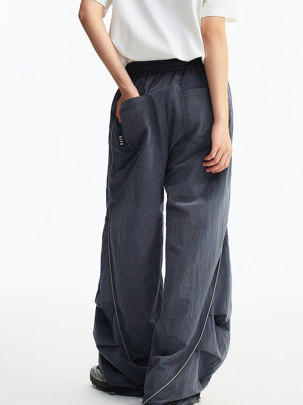 MEDM 褲腳抽繩 液態金屬肌理 輕薄機能 套裝 直筒長褲