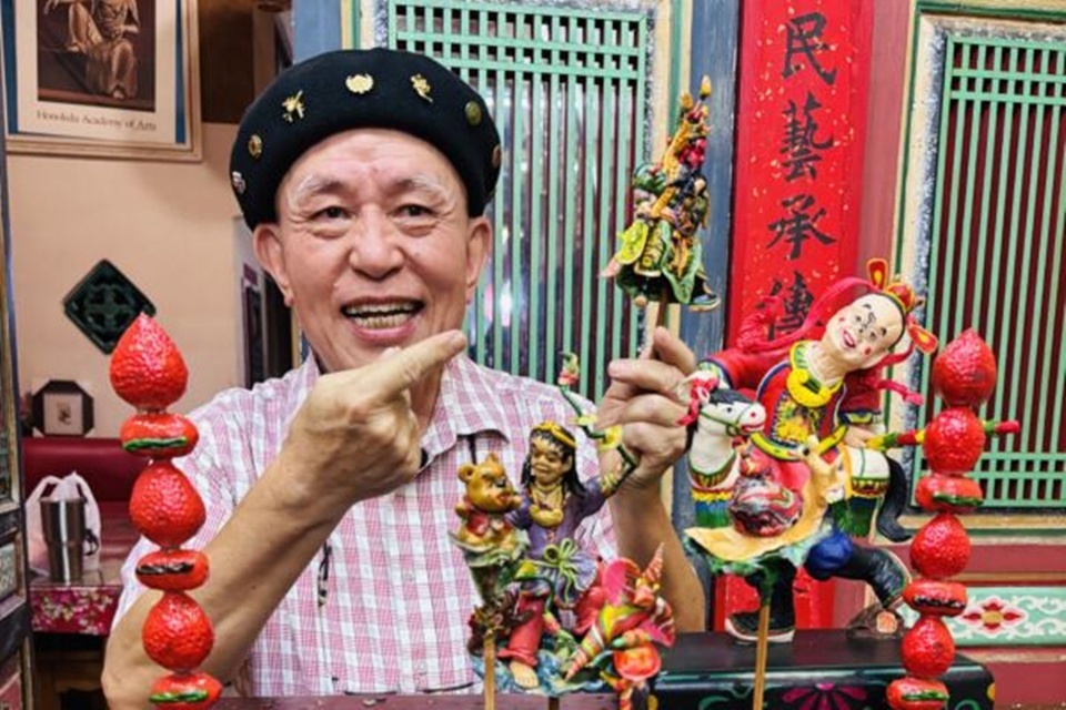 早期台灣並沒有「捏麵人」這個說法,每到冬至,家裡搓完湯圓,大人們會把剩下的「粿碎」留下來,加入少許染料,搓成十二生肖。