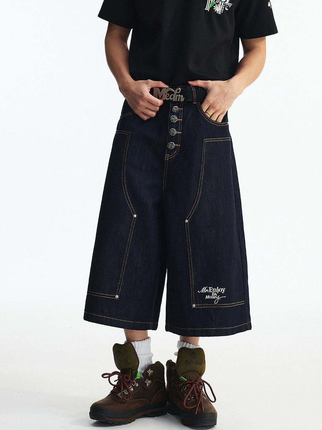 MEDM 原牛褲角刺繡Logo 連排釦 金屬扣環 寬鬆牛仔褲 七分褲