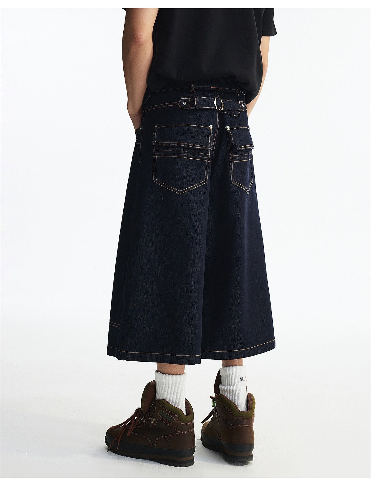 MEDM 原牛褲角刺繡Logo 連排釦 金屬扣環 寬鬆牛仔褲 七分褲