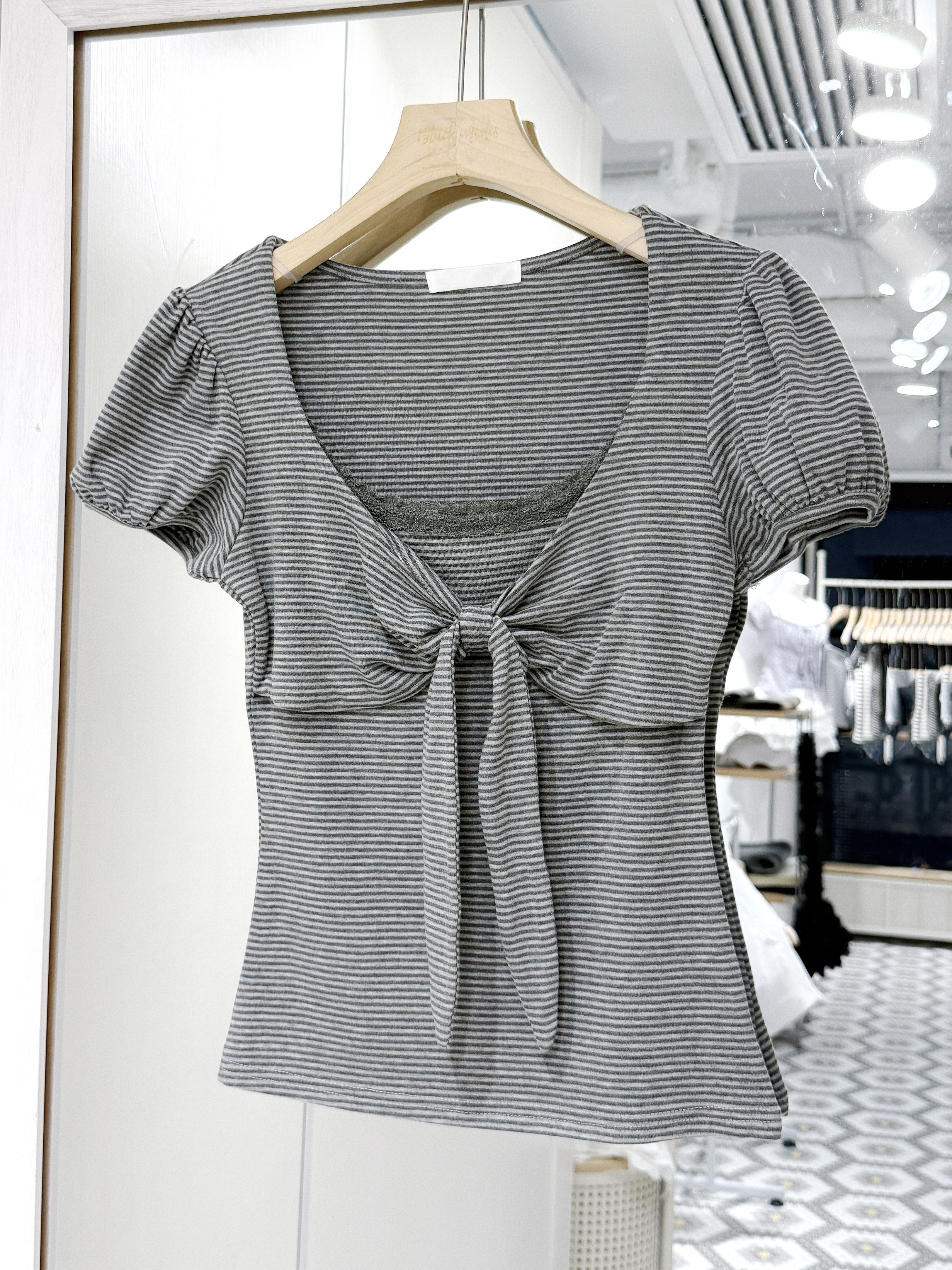 T1409｜韓系少女橫間U領綁結蕾絲邊上衣 ִֶָ. ..𓂃 ࣪ ִֶָ🦋་༘࿐