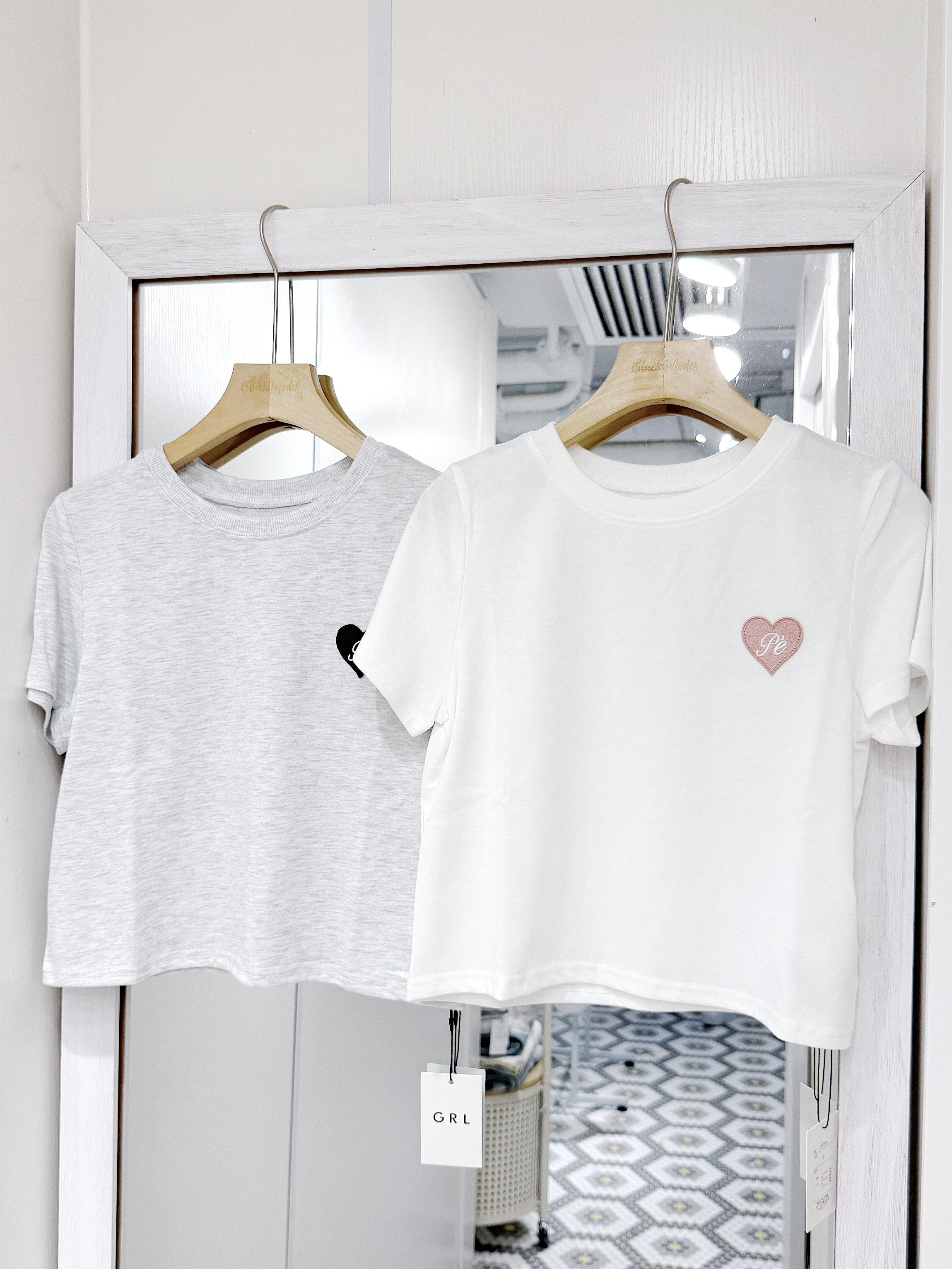 JP1221｜日本直送 ！ 簡約基礎心型小圖案 TEE 🩰˚˖𓍢˚.🎀༘⋆