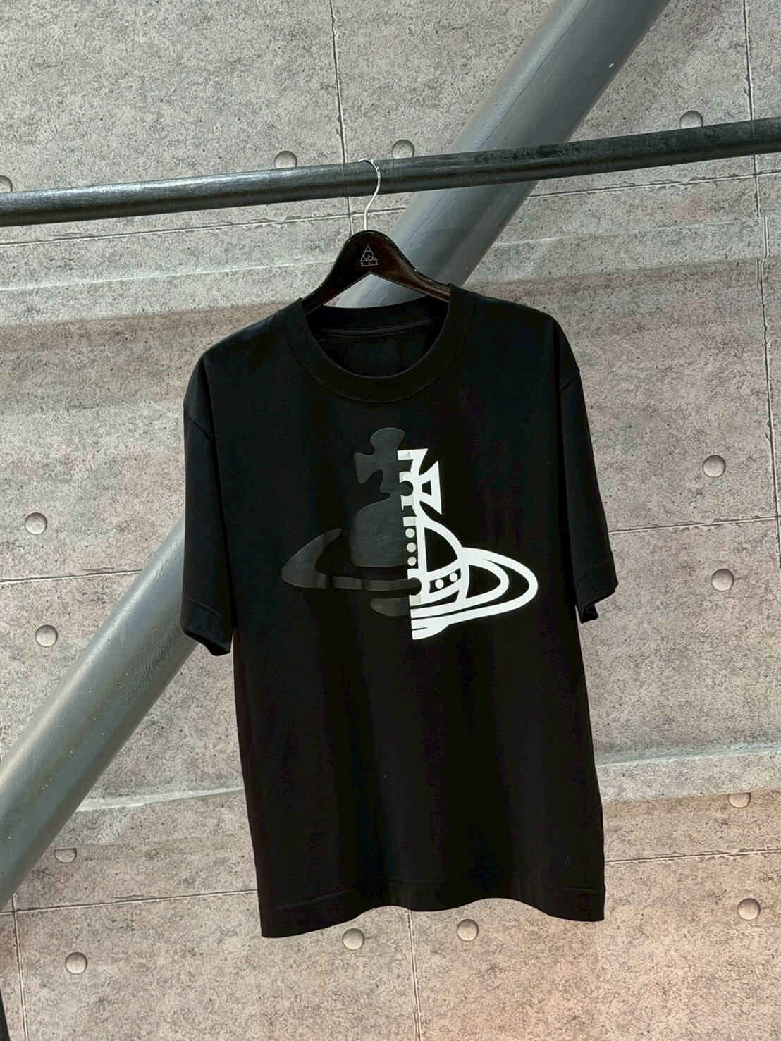 現貨五折 Vivienne Westwood 立體發泡 黑白大土星Logo 短袖 T