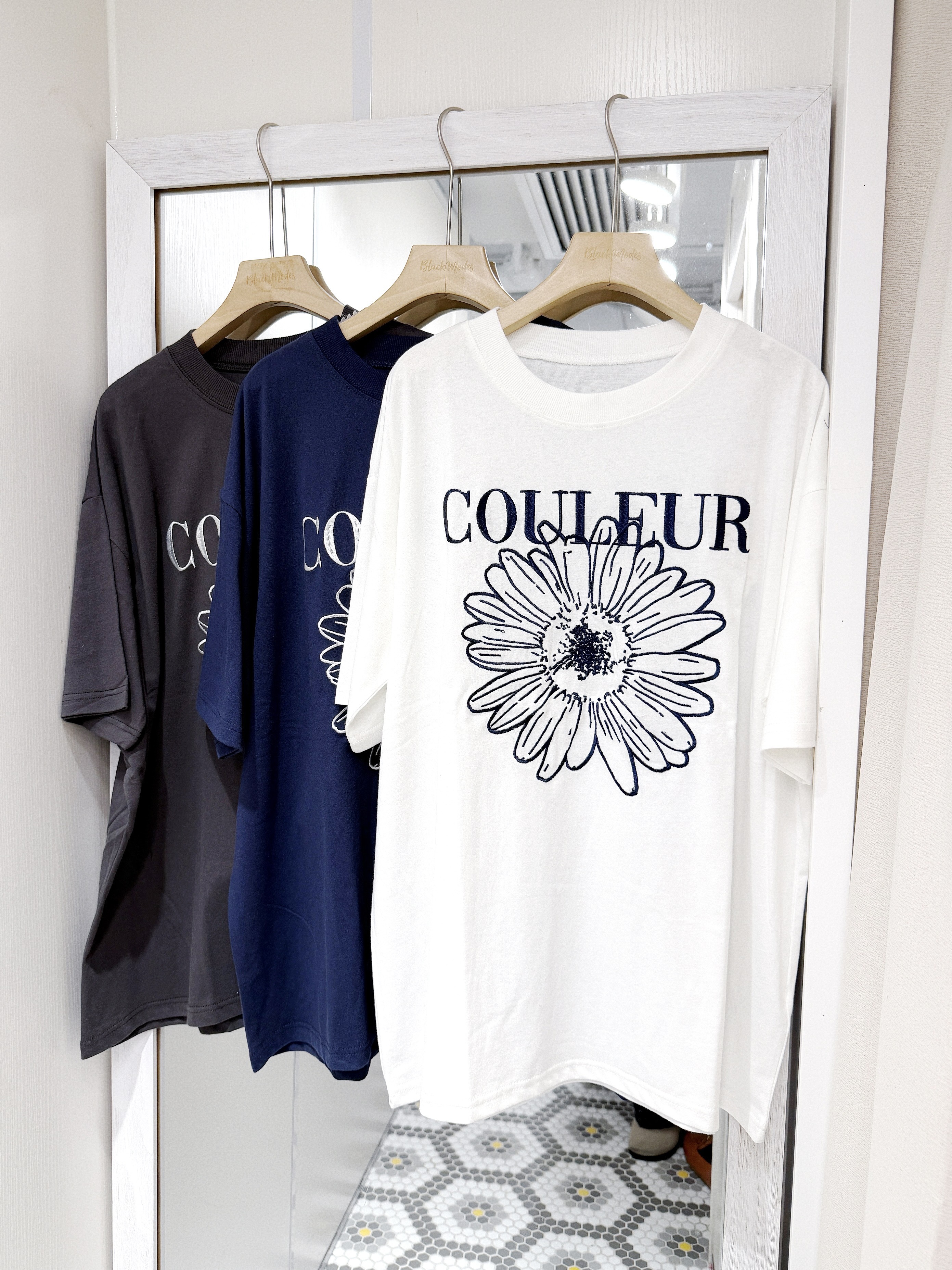JP1219｜日本直送！日系簡約線條感雛菊COULEUR TEE 💛⋆౨ৎ˚⟡˖ 🌼