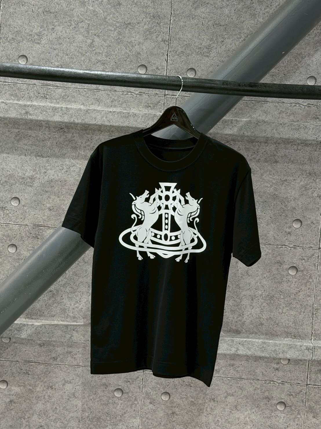 獨家現貨折扣 Vivienne Westwood 馬年限定 大土星Logo黑色短袖 T