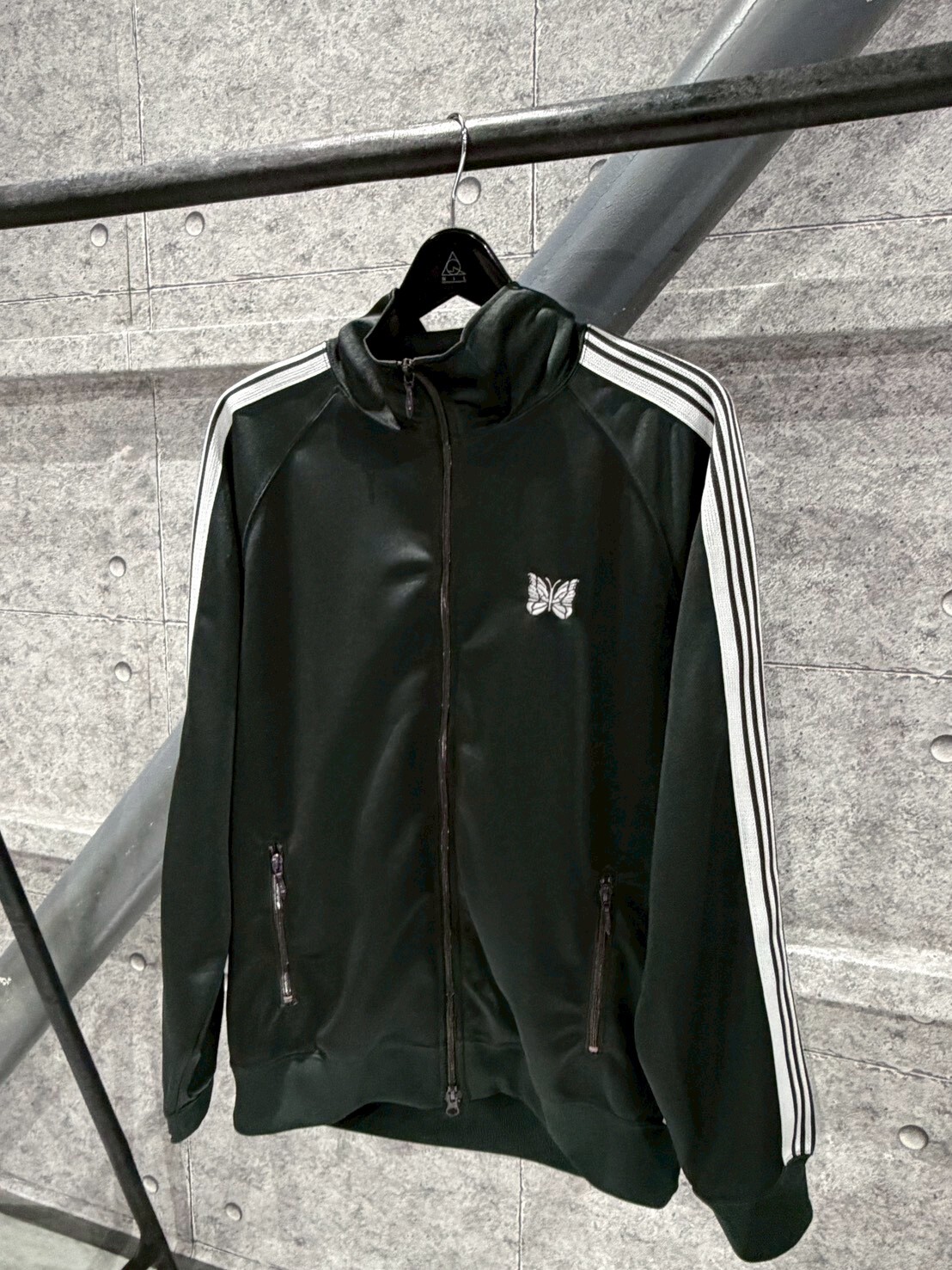 NEEDLES 經典黑白刺繡蝴蝶Logo運動外套 夾克