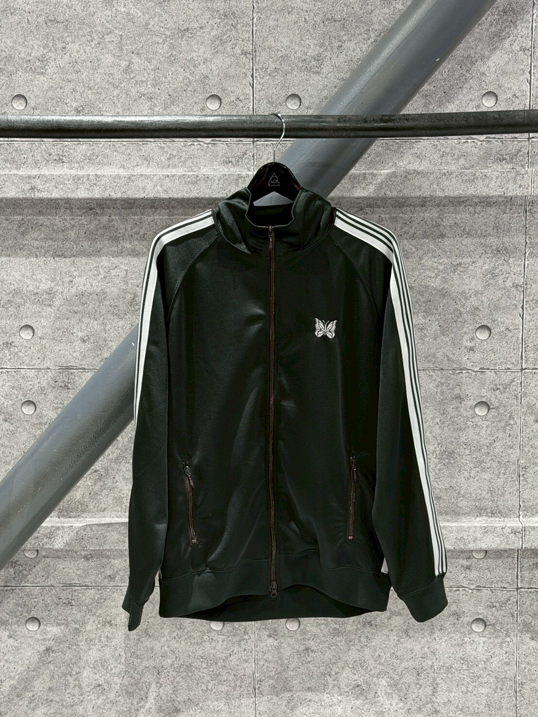 NEEDLES 經典黑白刺繡蝴蝶Logo運動外套 夾克