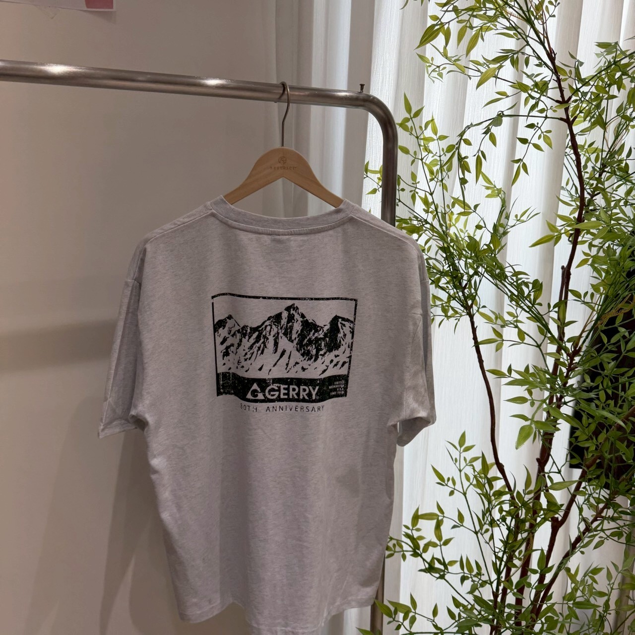 Gerry 山脈圖藤印花短T GE26SU01