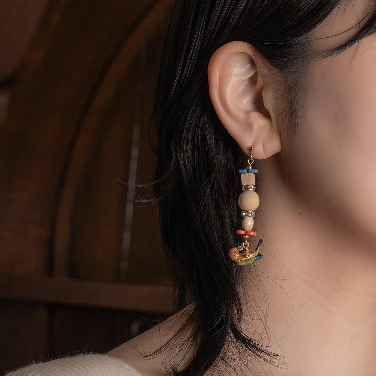 鸚鵡玩著木製玩具耳環/手鏈