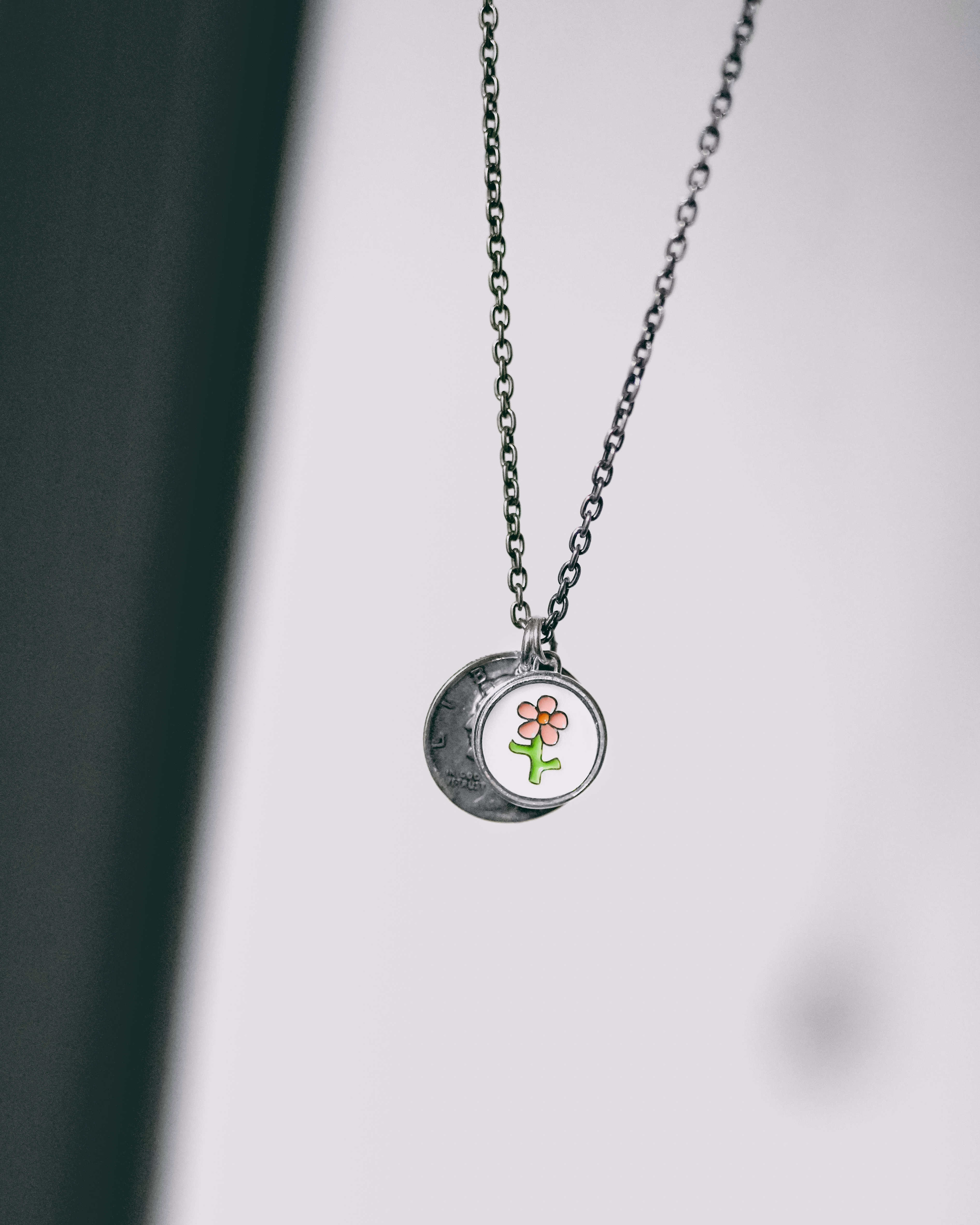 North Works 銀幣LOVE小花項鍊 (白) N-666