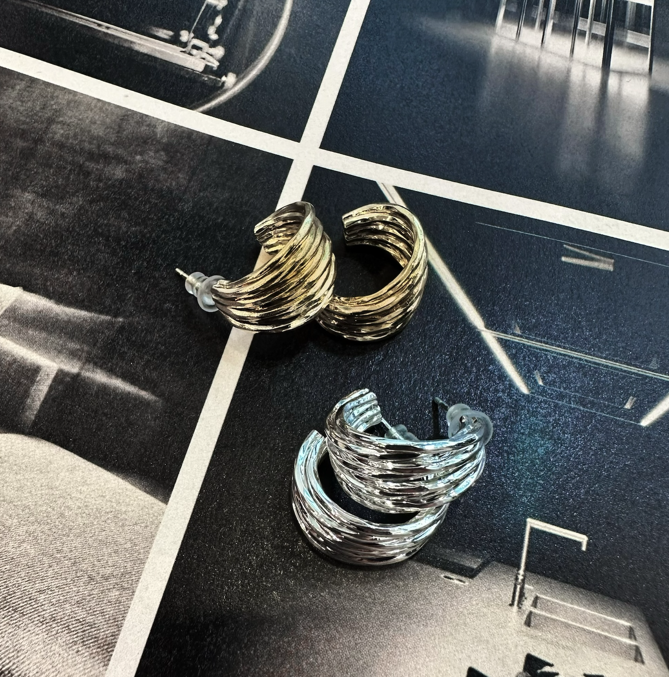 線條感寬圓弧耳環