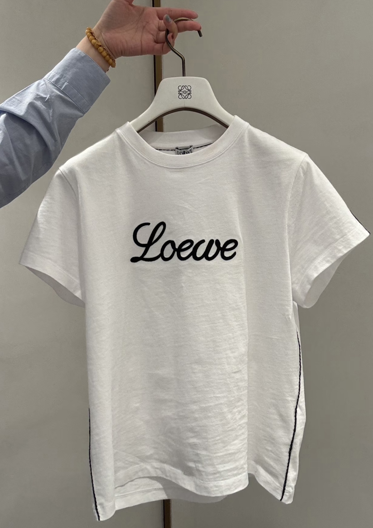 LOEWE 白色 併立體字母Logo Tee 女款