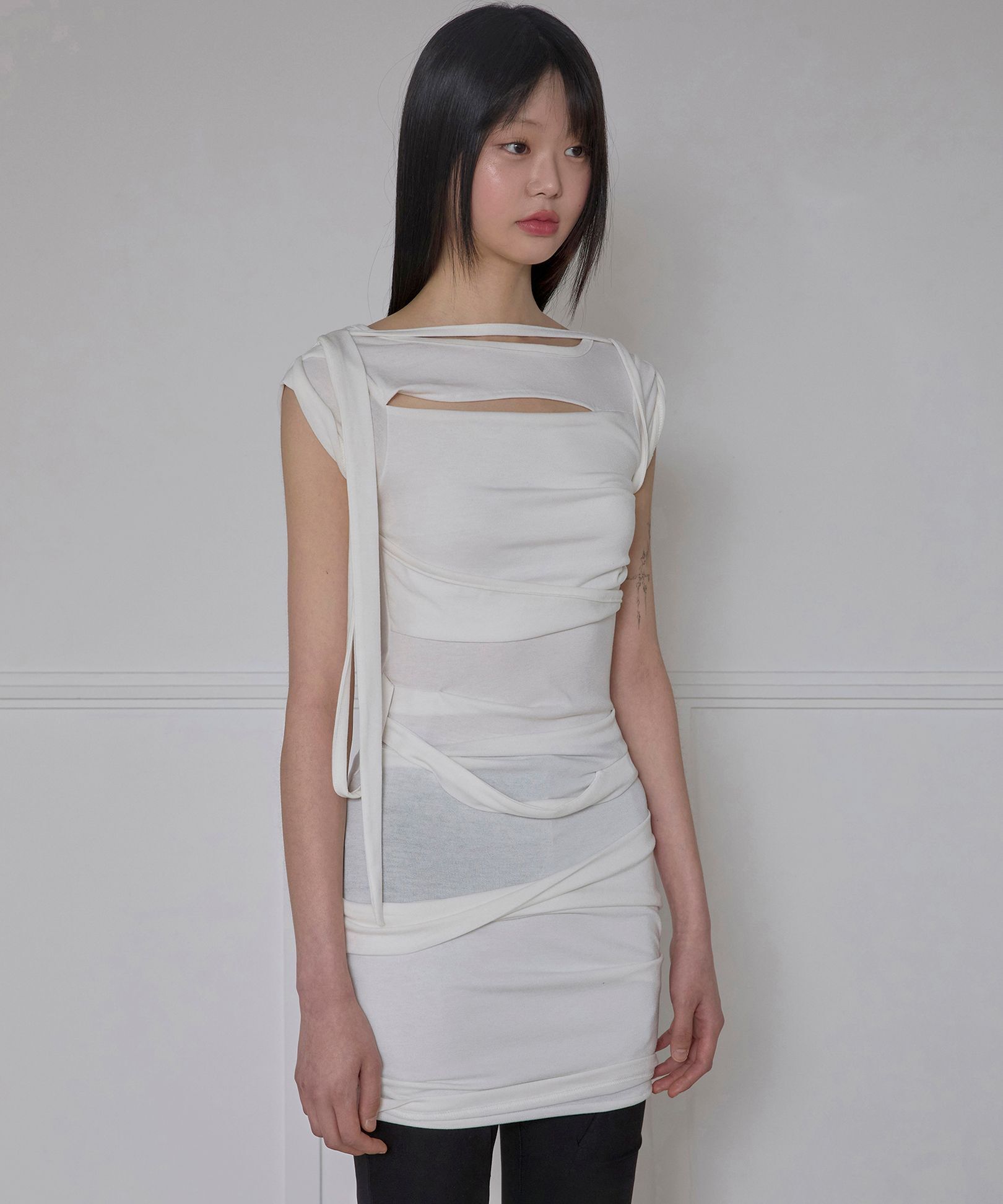 FLAREUP 不對稱垂墜肩帶捲邊洋裝 FL-171_Cream