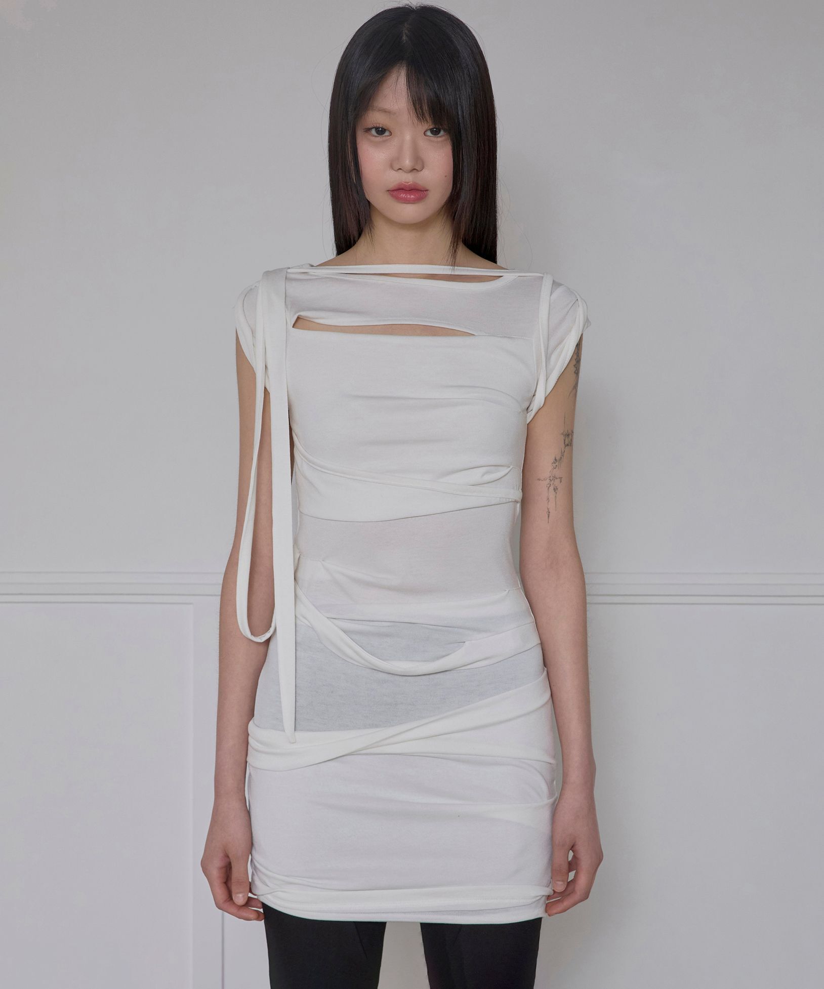 FLAREUP 不對稱垂墜肩帶捲邊洋裝 FL-171_Cream