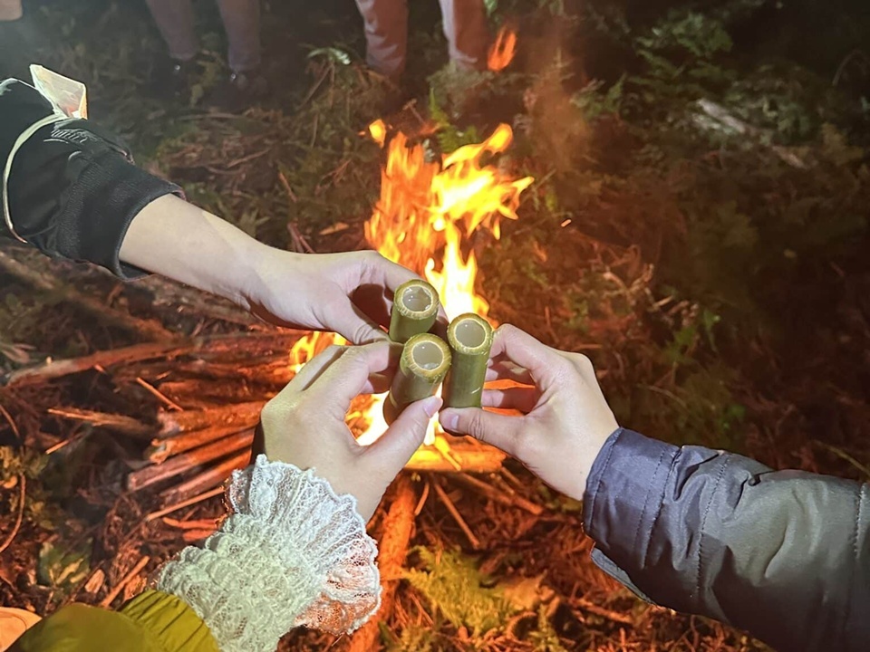 蟬說：霧繞是在新竹的懶人露營，晚上可以喝一杯部落自釀的小米酒。