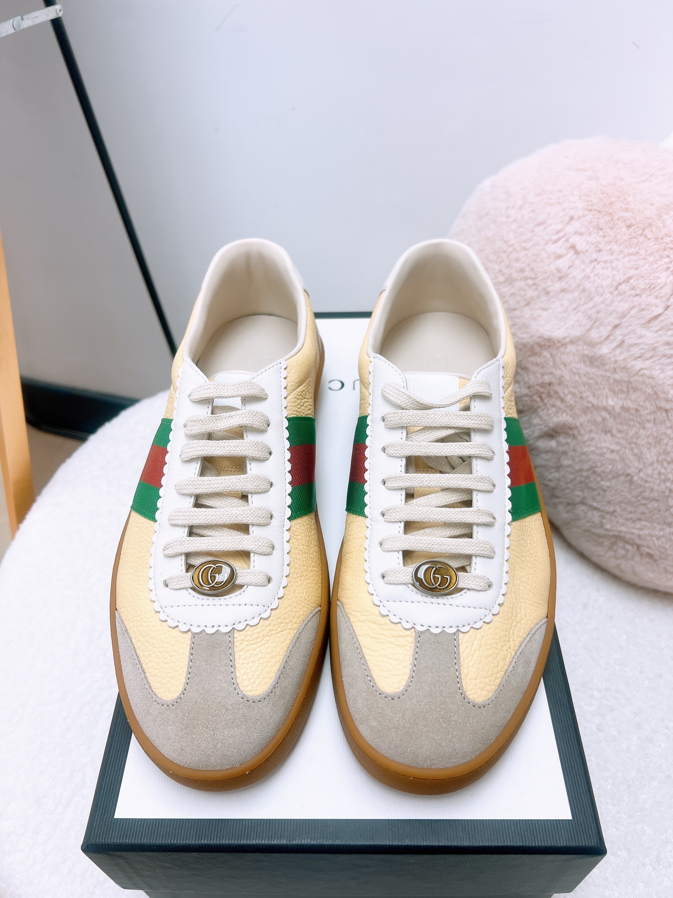 *Unused* (size 40.5) Gucci G74 web sneakers (beige)
