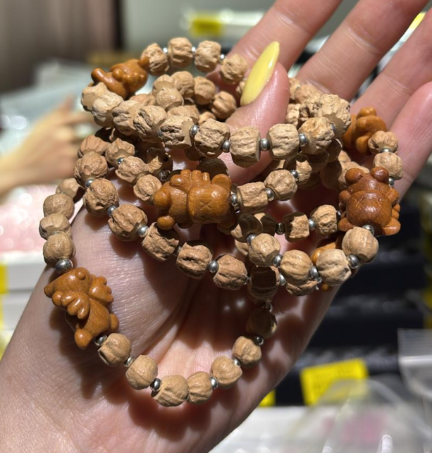 260411 - C22 百香籽檀木天使小熊設計款手串