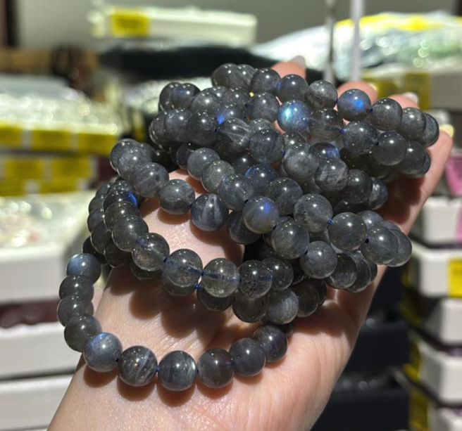 260411 - C41 9mm+強光黑底拉長石手串