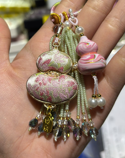 260411 - C58 宋錦葫蘆+大漆葫蘆掛飾（青粉色）