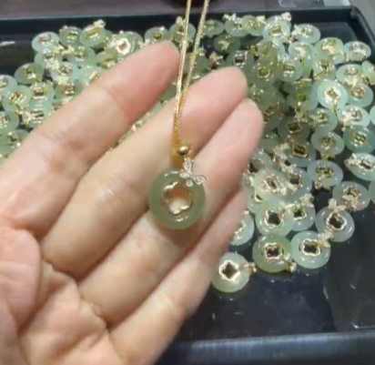 260411 - C67 黃口料和田玉14k金電鍍鑲嵌平安扣頸鏈 + 送 金色鈦鋼鏈