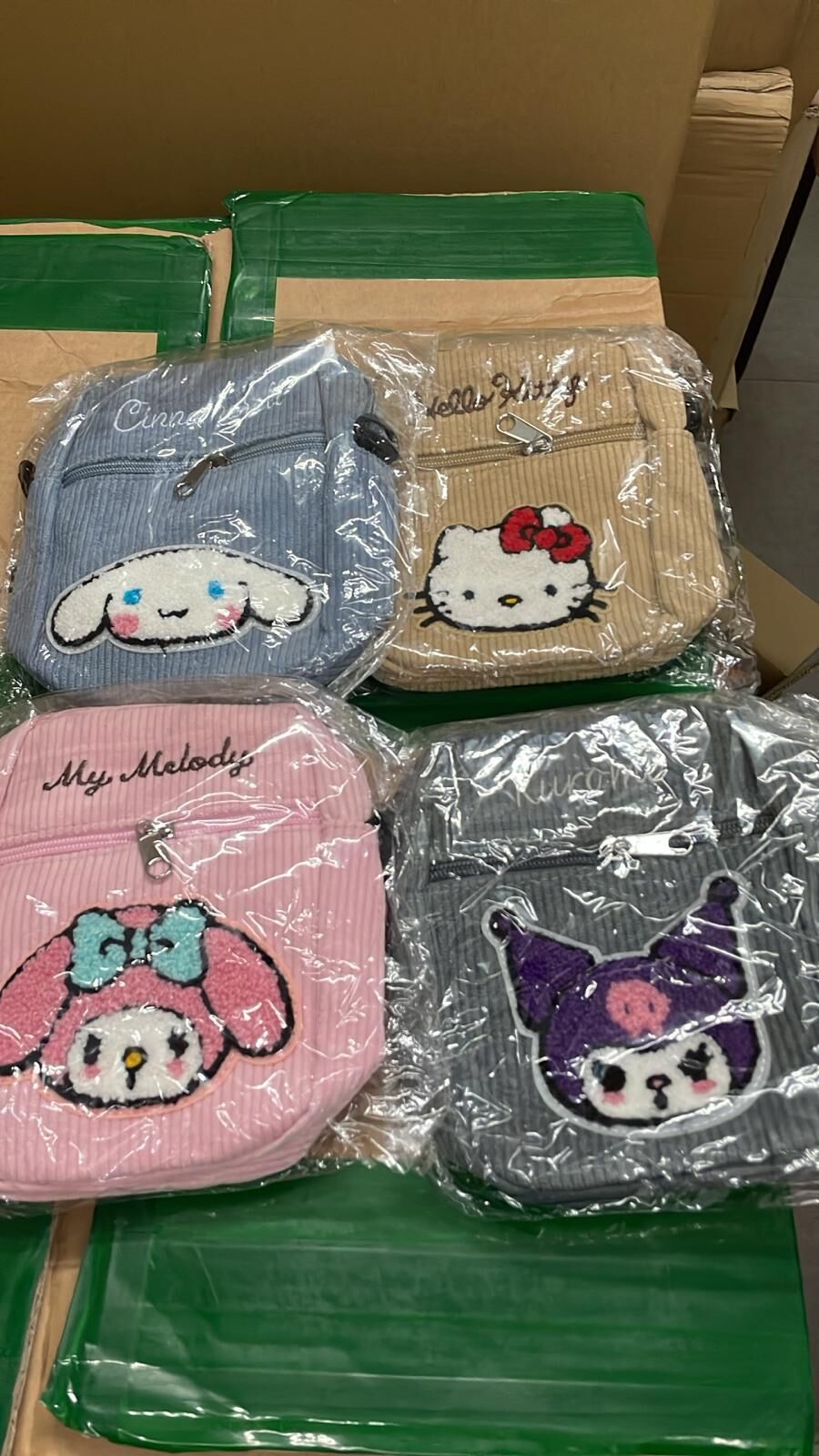 現貨 Sanrio燈芯絨斜揹袋（#919大E)