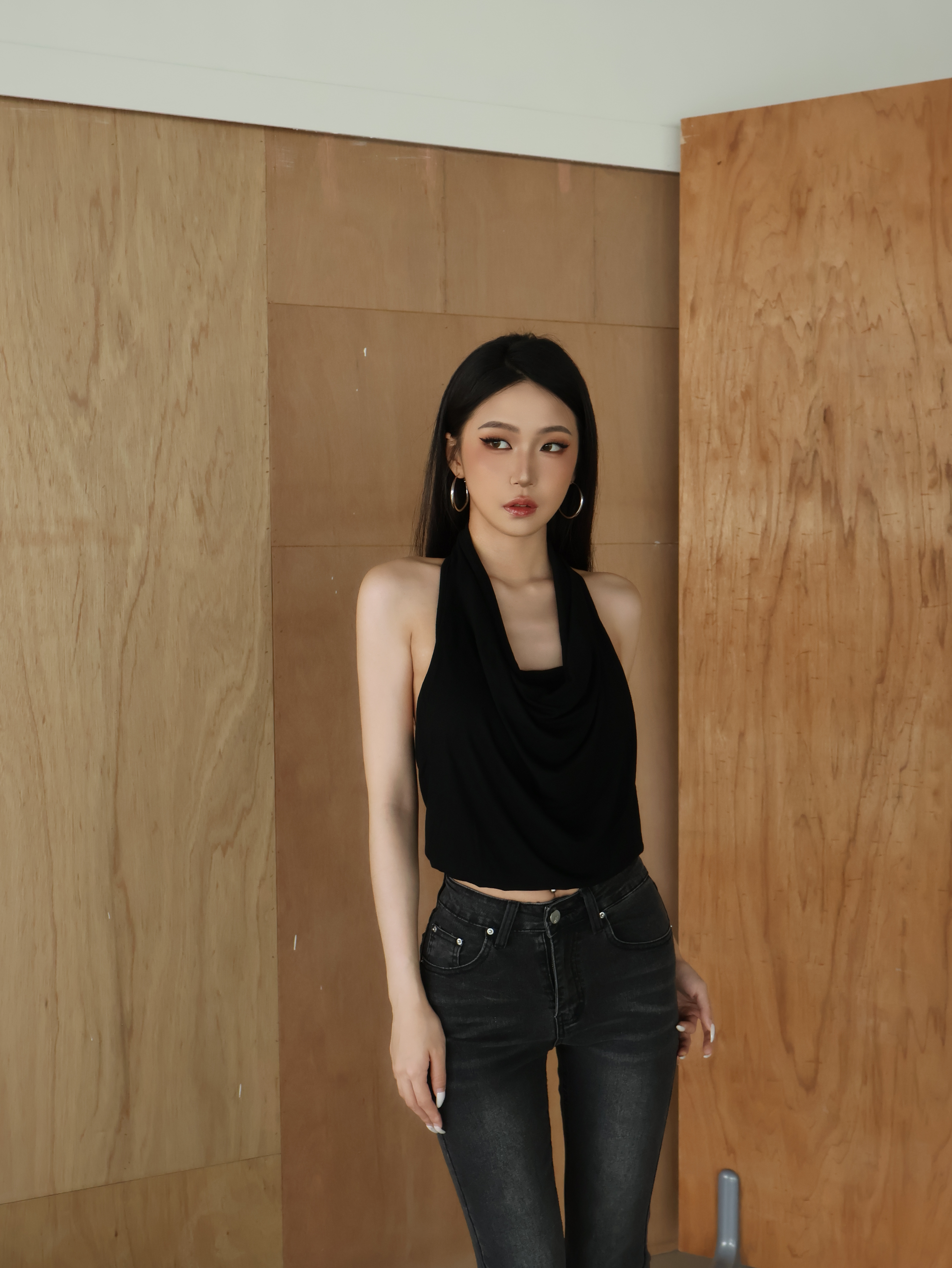 垂感掛脖胸墊上衣