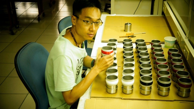 創辦人David當年組裝hoffe one的情況