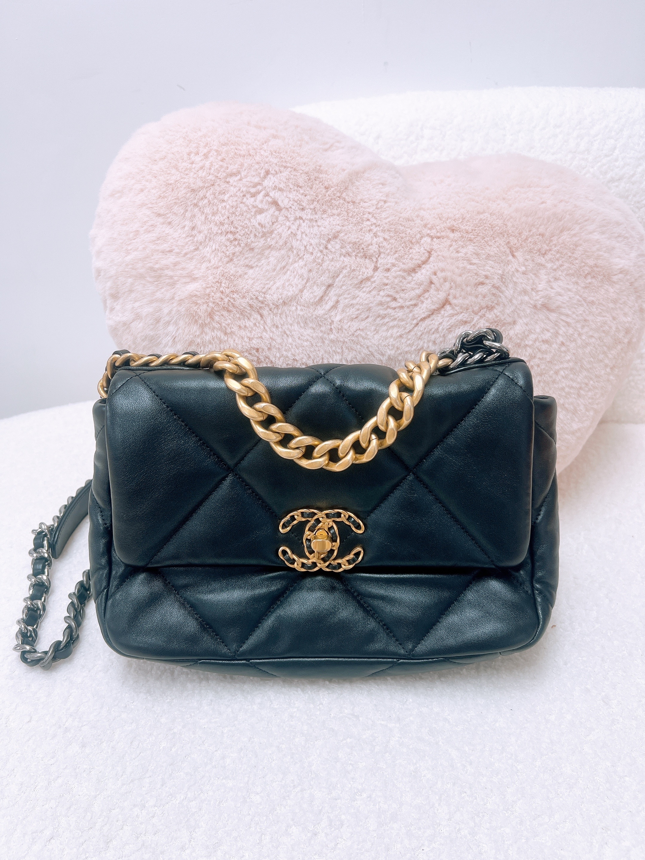 Chanel 19 small (black)