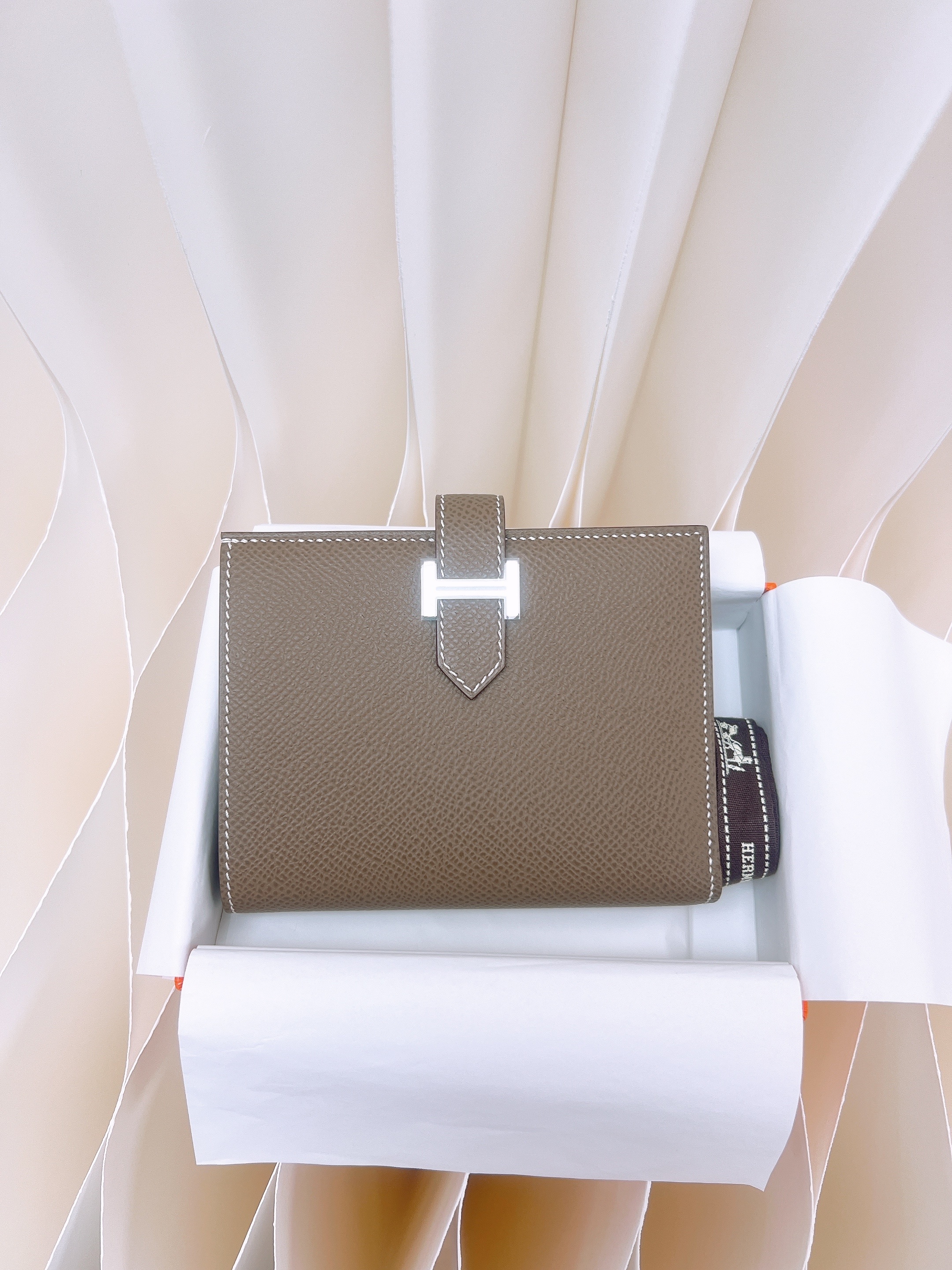 *Unused* Hermes bearn compact wallet (etoupe PHW/ stamp U)