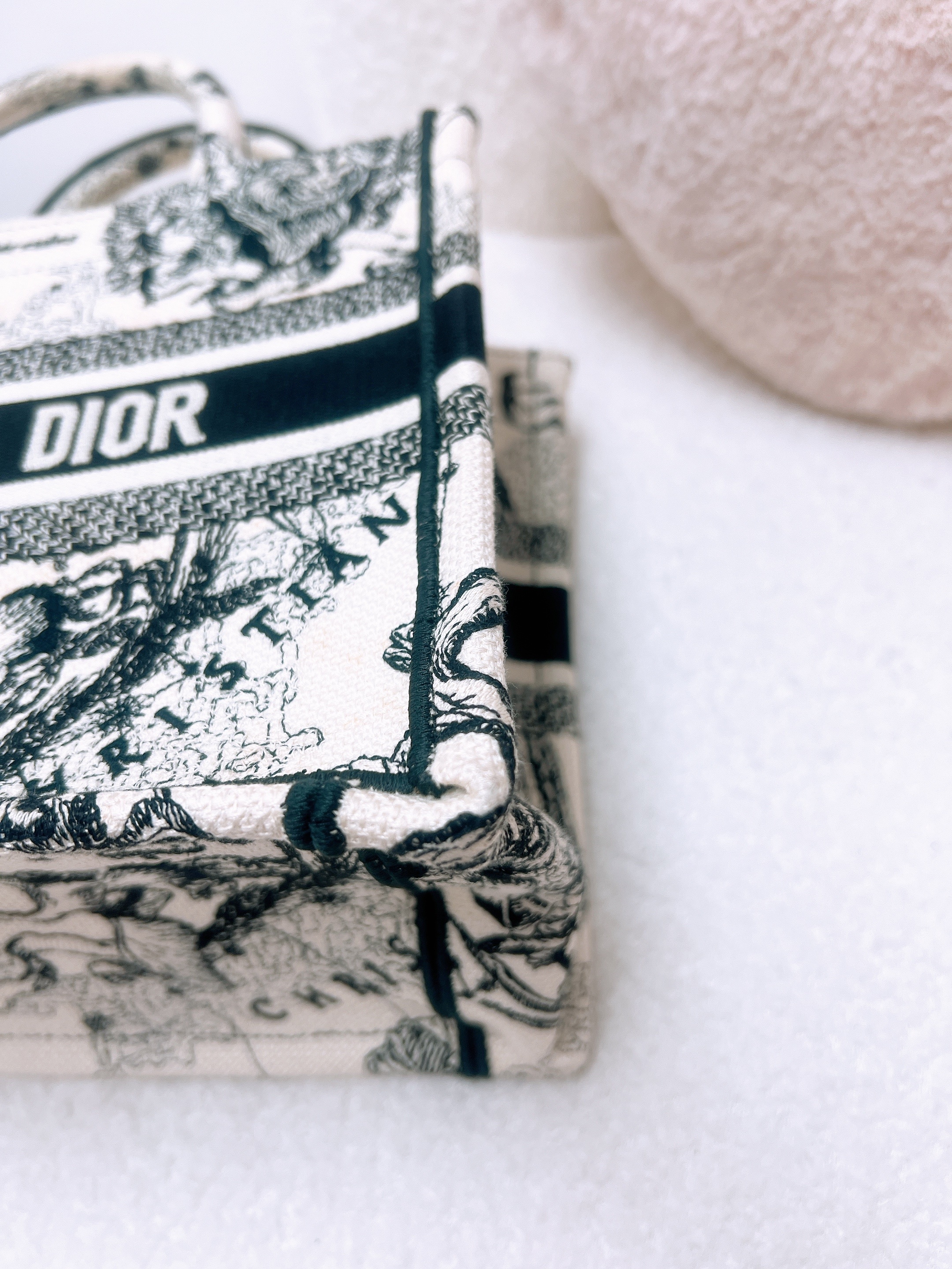 Dior book tote small (zodiac black/white)