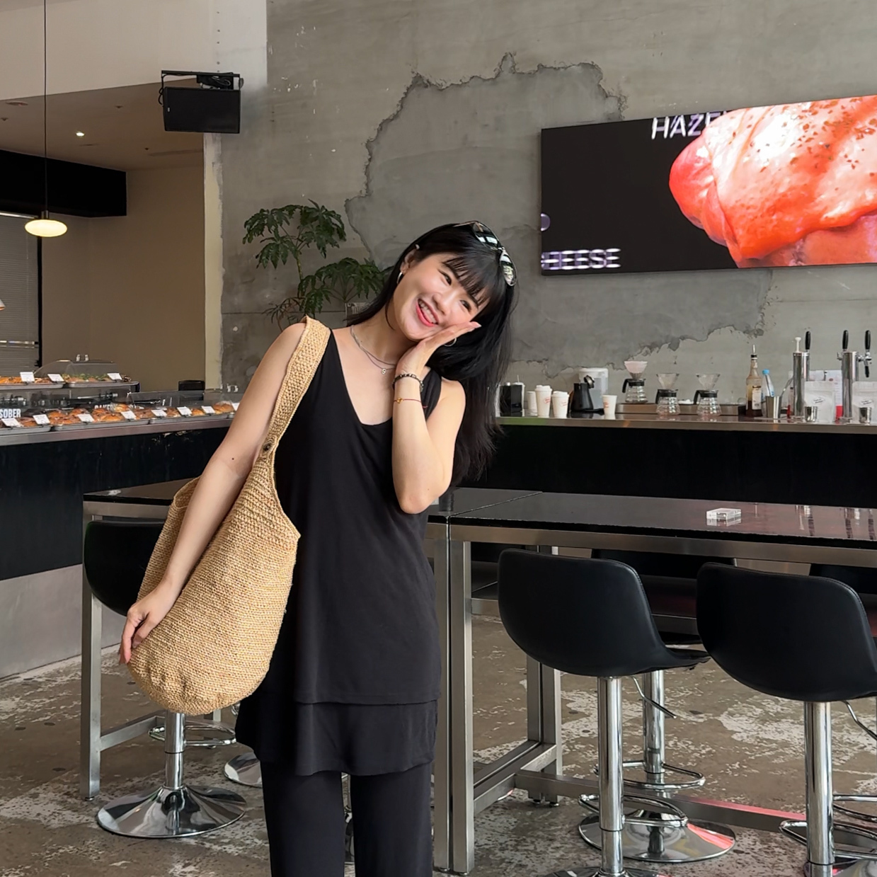 AS04柔軟舒服的黑色個性微辣背心套裝