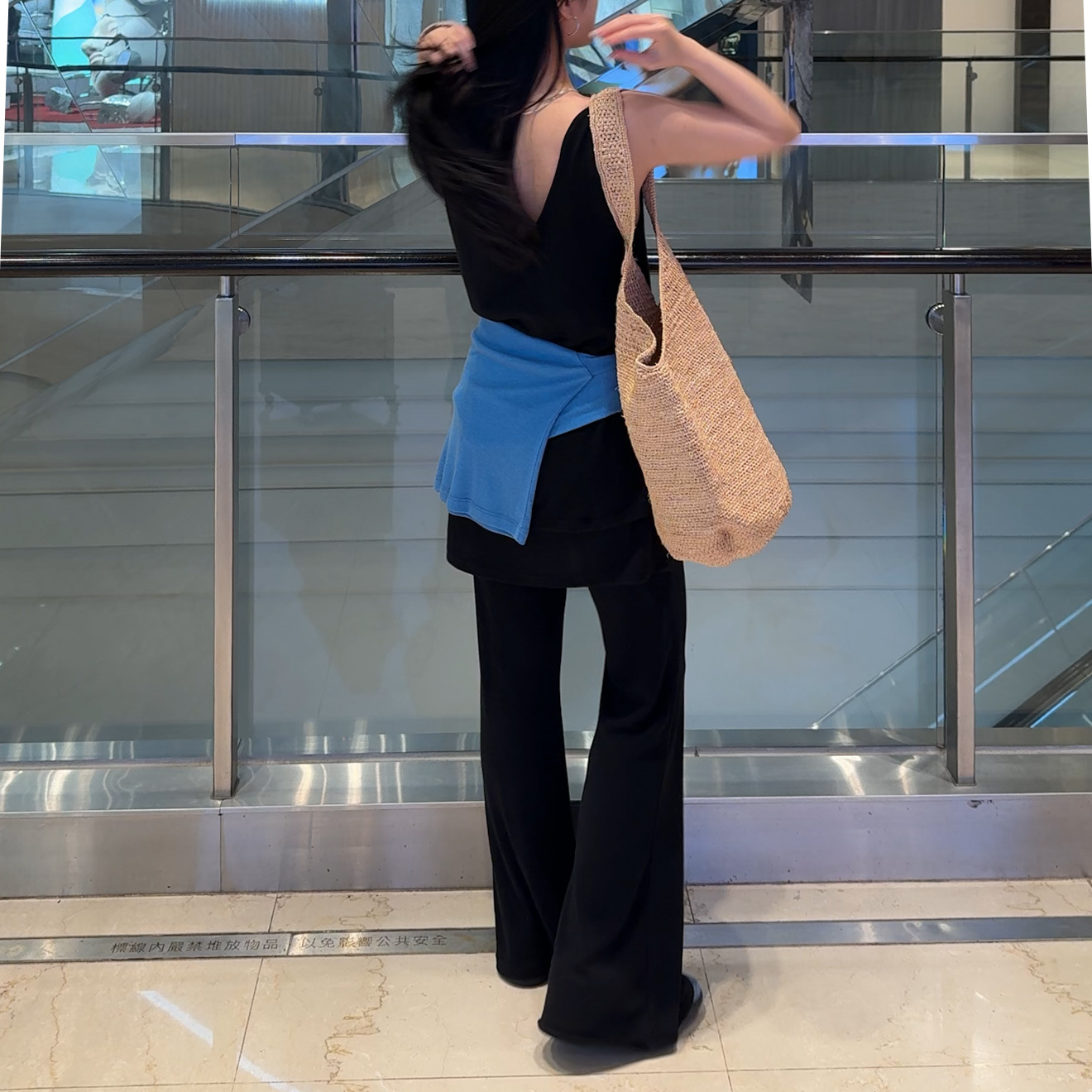 AS04柔軟舒服的黑色個性微辣背心套裝