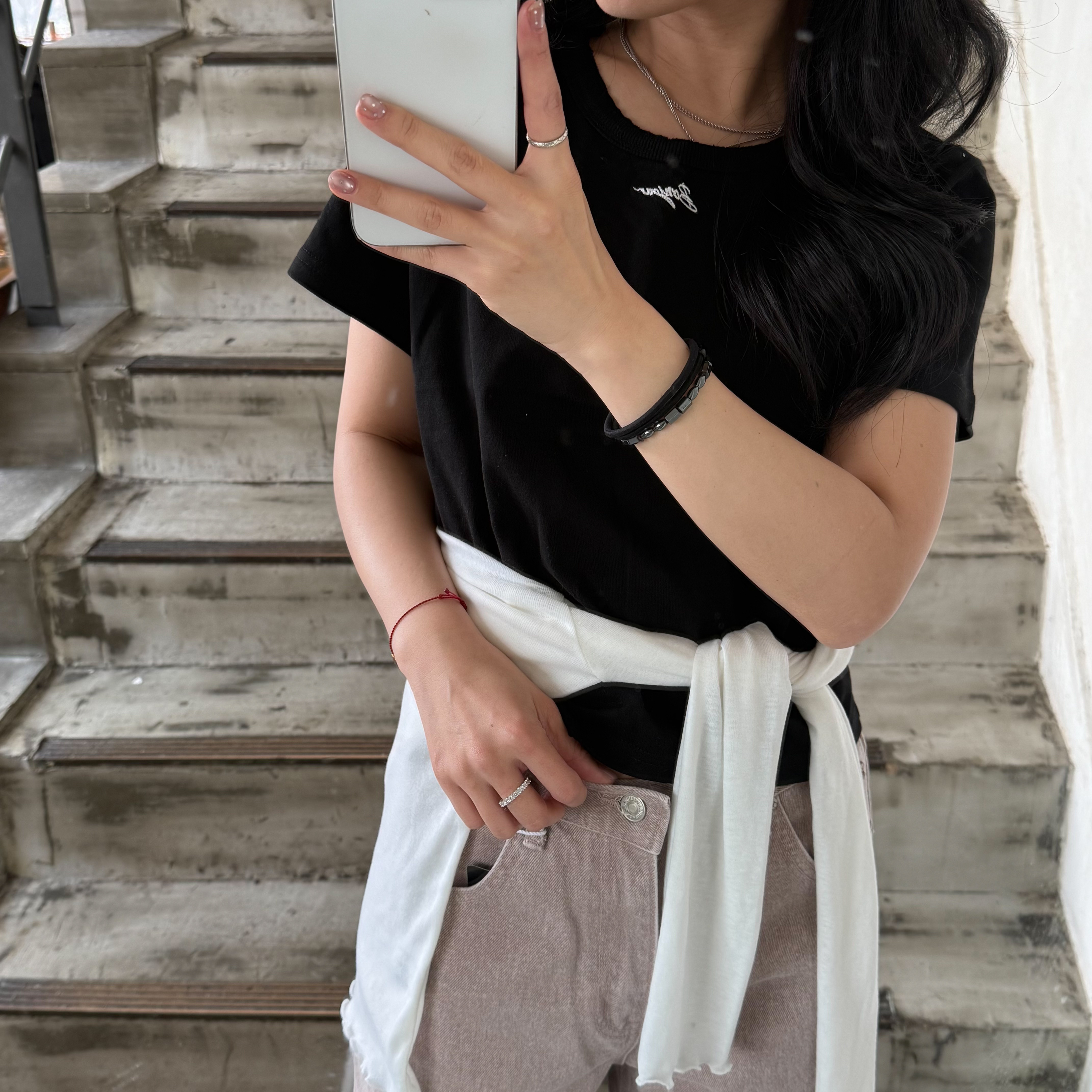 AS06前刺繡微挺料短袖(白/黑)