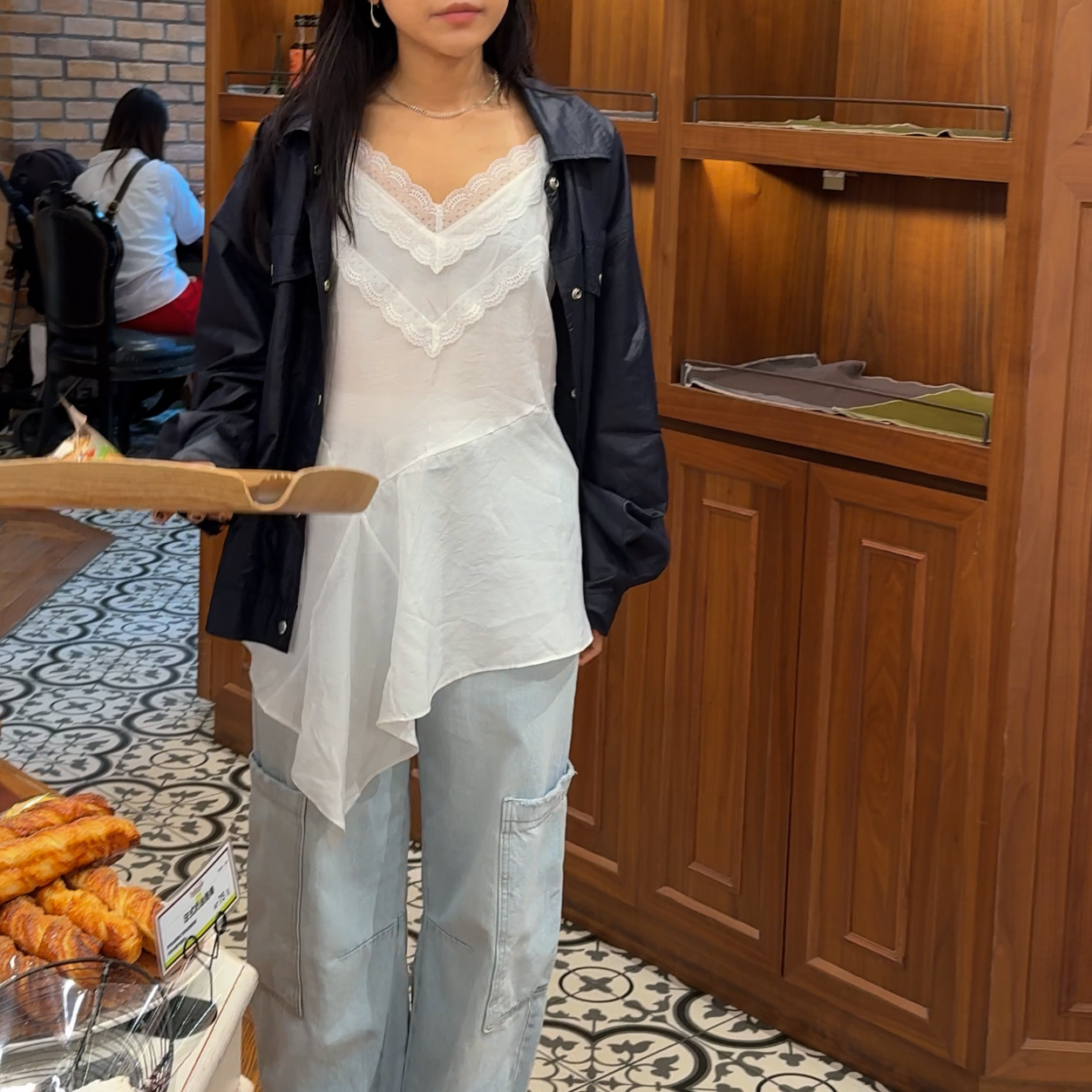 AS08帶俏皮感蕾絲可調肩又遮副乳精緻背心(白/黑)