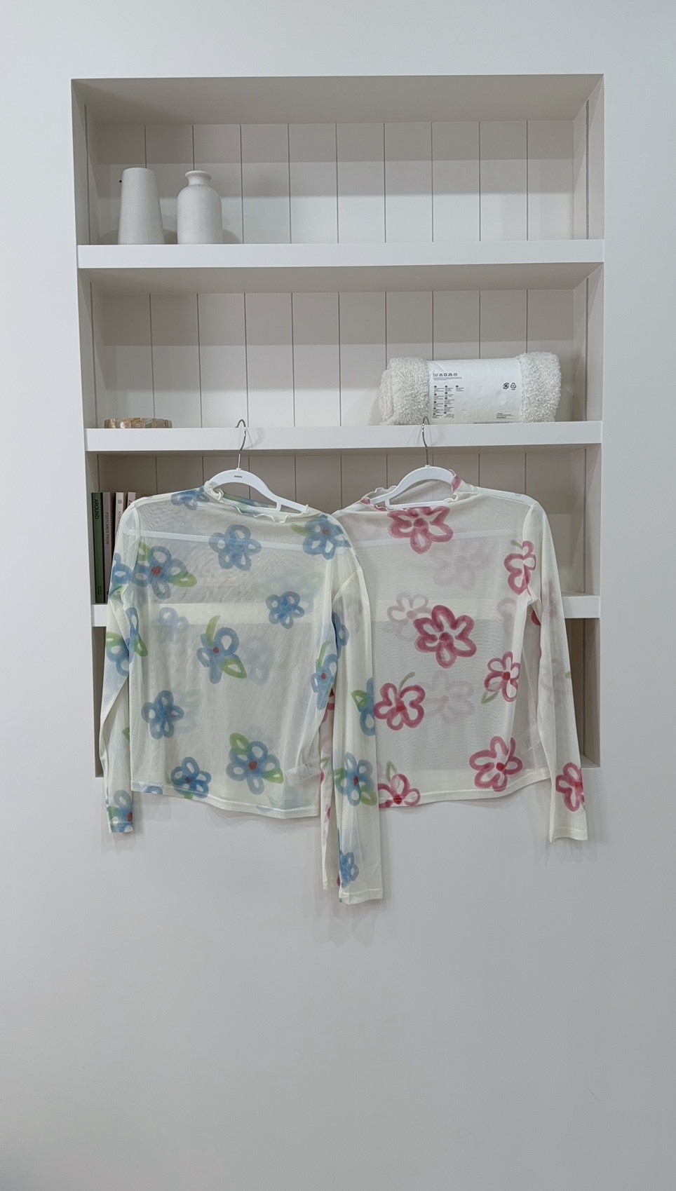 塗鴉感透膚打底衫