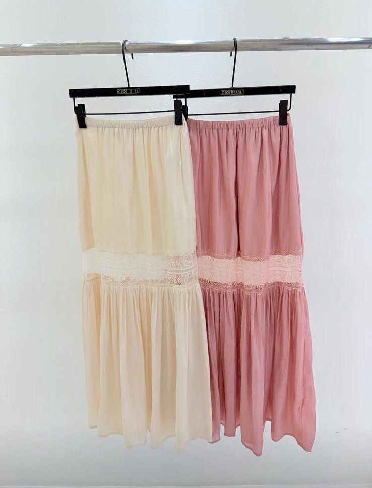 CQ09  長裙   腰22-34    HIP42   長37 $489 (一口價)