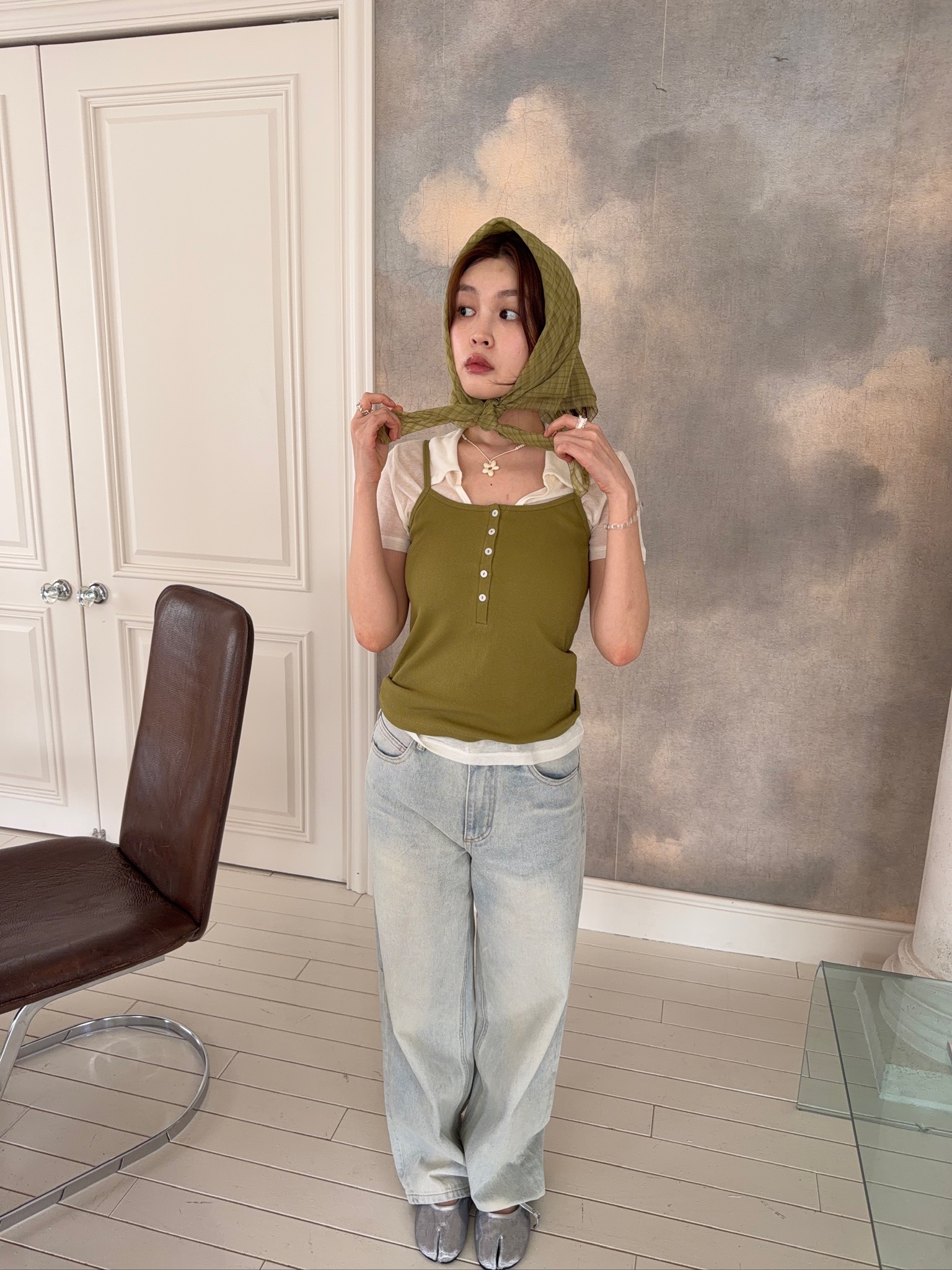 A56/淺洗色直筒牛仔褲