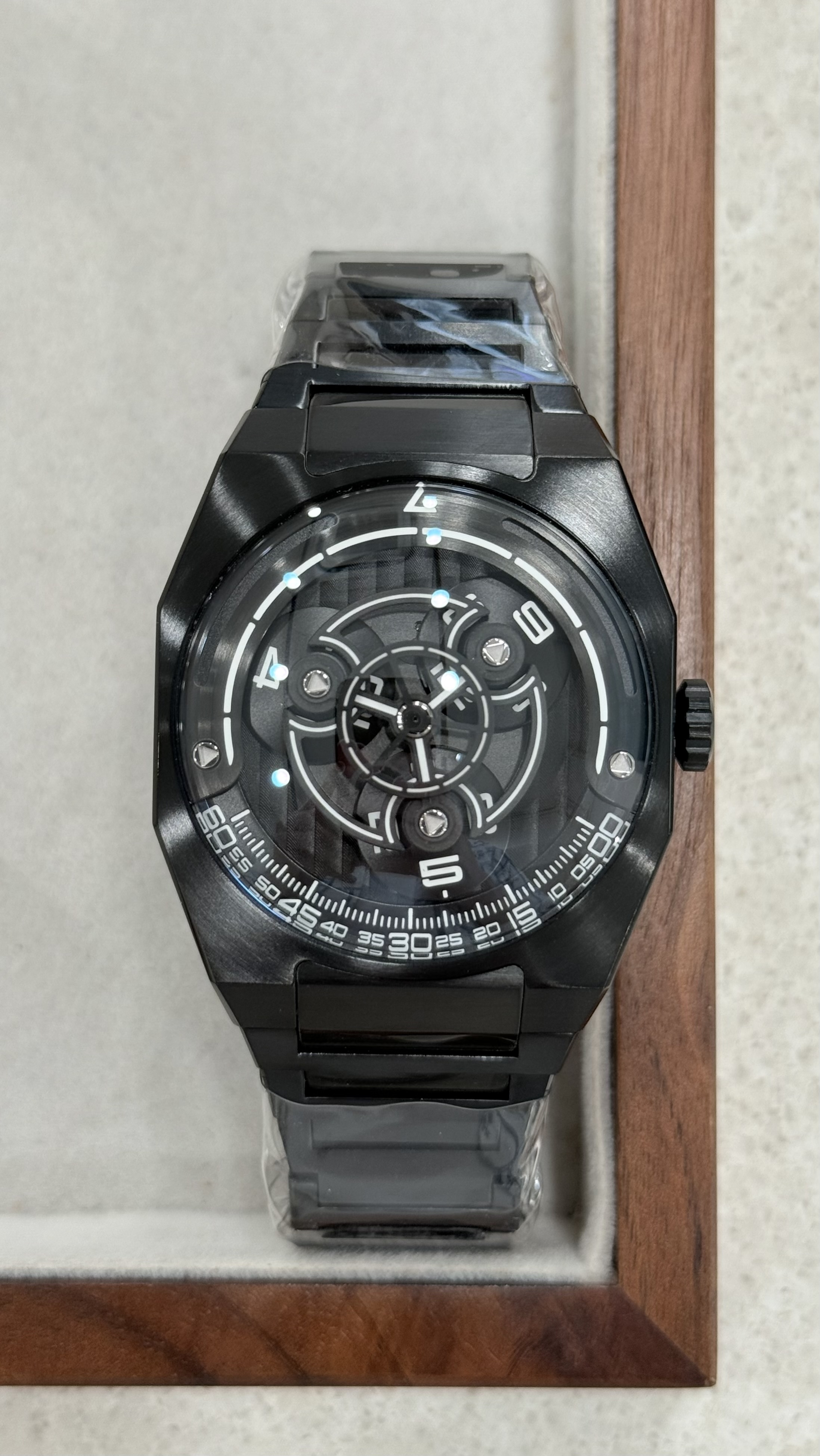 The KOI-5 PVB001-BLACK (門店特別版, 限量100隻)