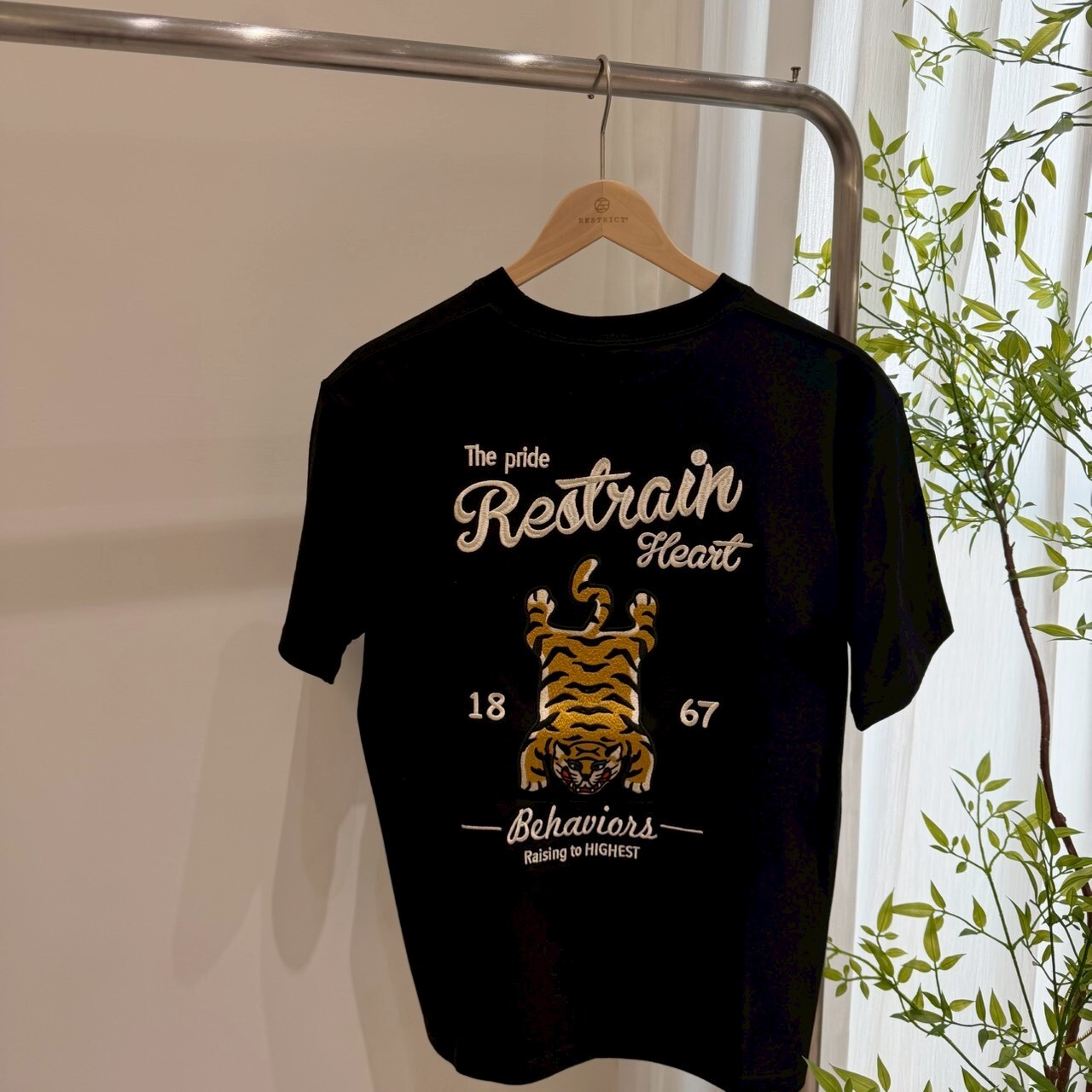 Power To The People 老虎刺繡短T 6501006-103