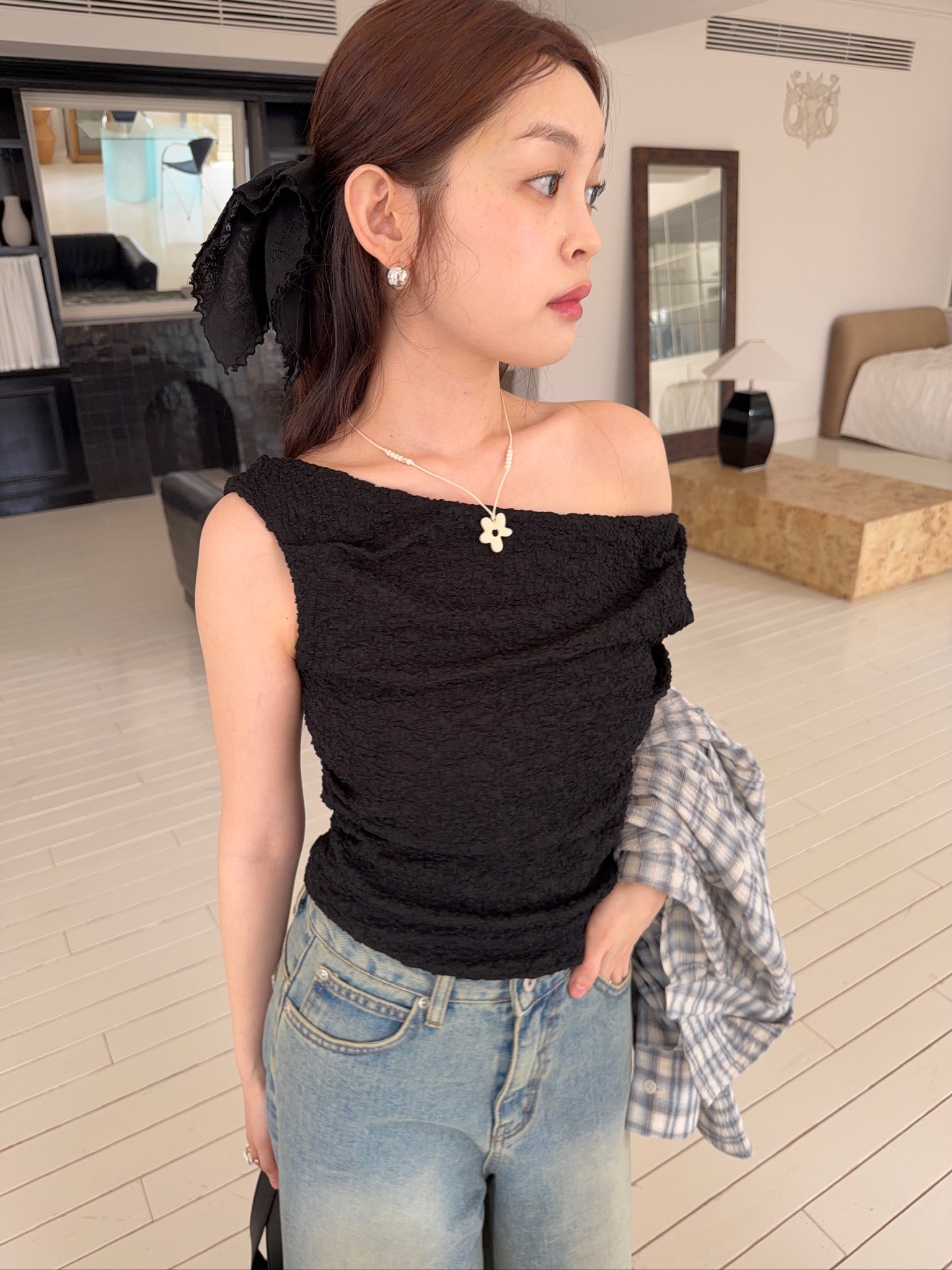 A35/純潔白鴿蕾絲不對稱肩帶無袖背心