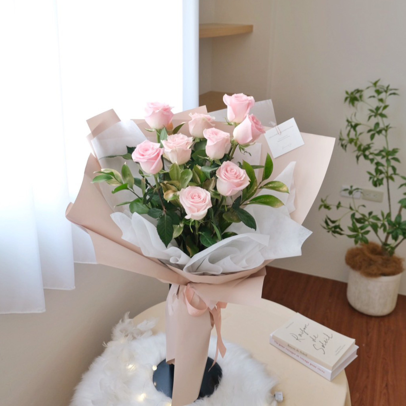 鮮花花束 / 進口9朵玫瑰花束+葉子