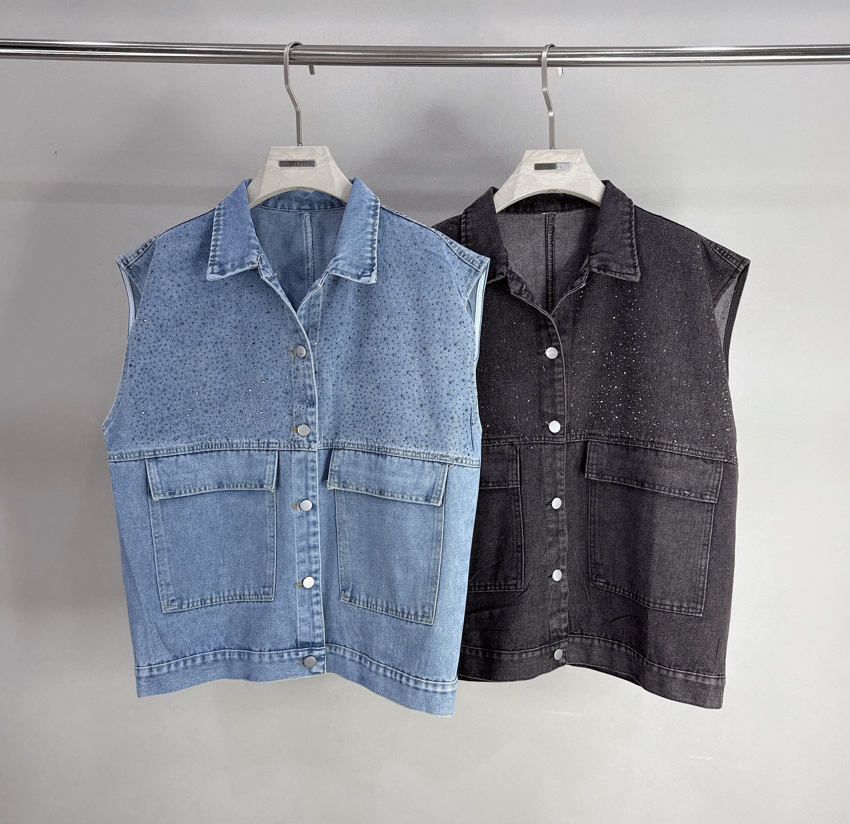 水鑽排釦寬版牛仔背心