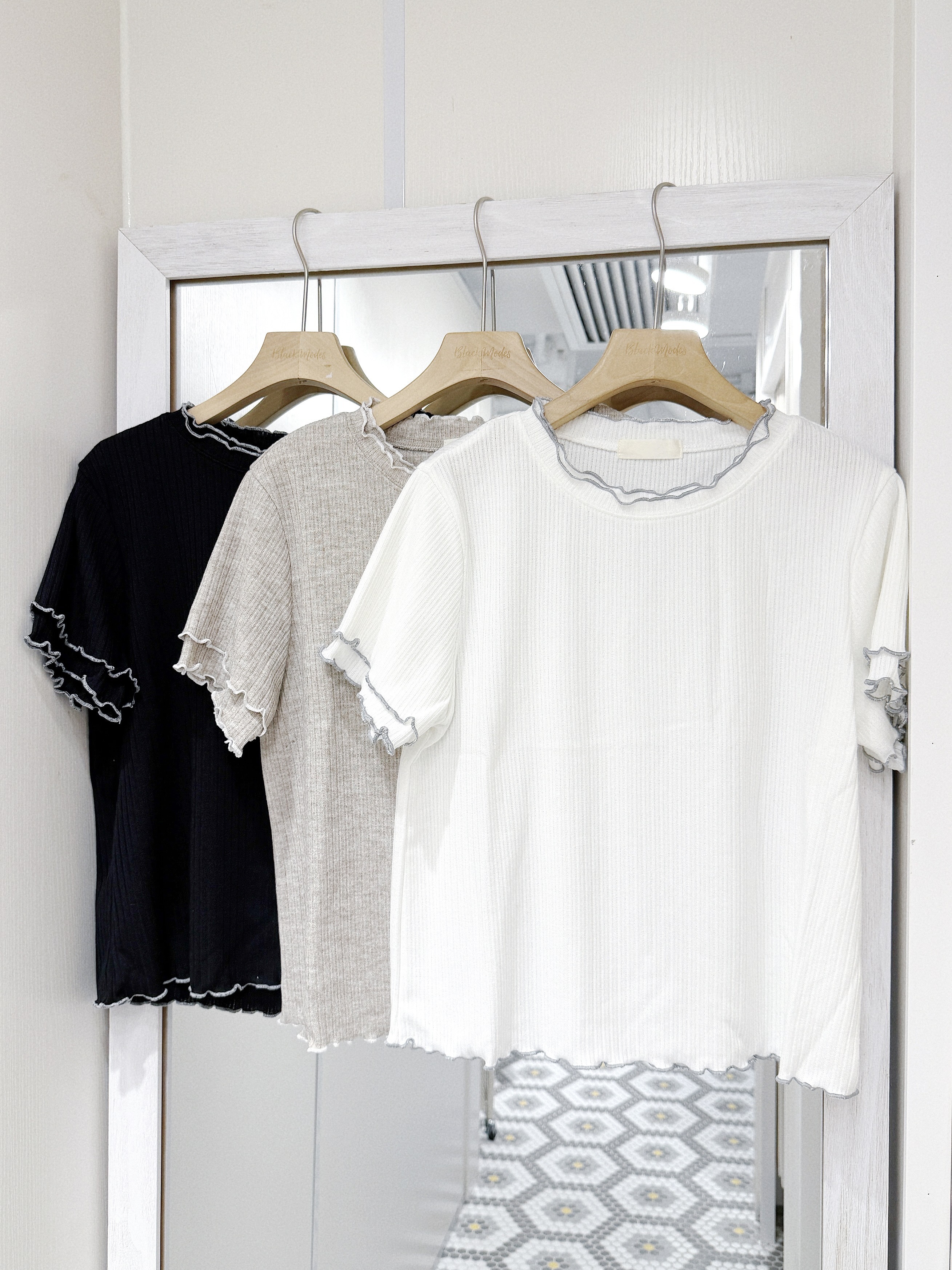 EA1263｜基本日常系୭˚. ᵎᵎ 暗直紋雙木耳邊短袖上衣