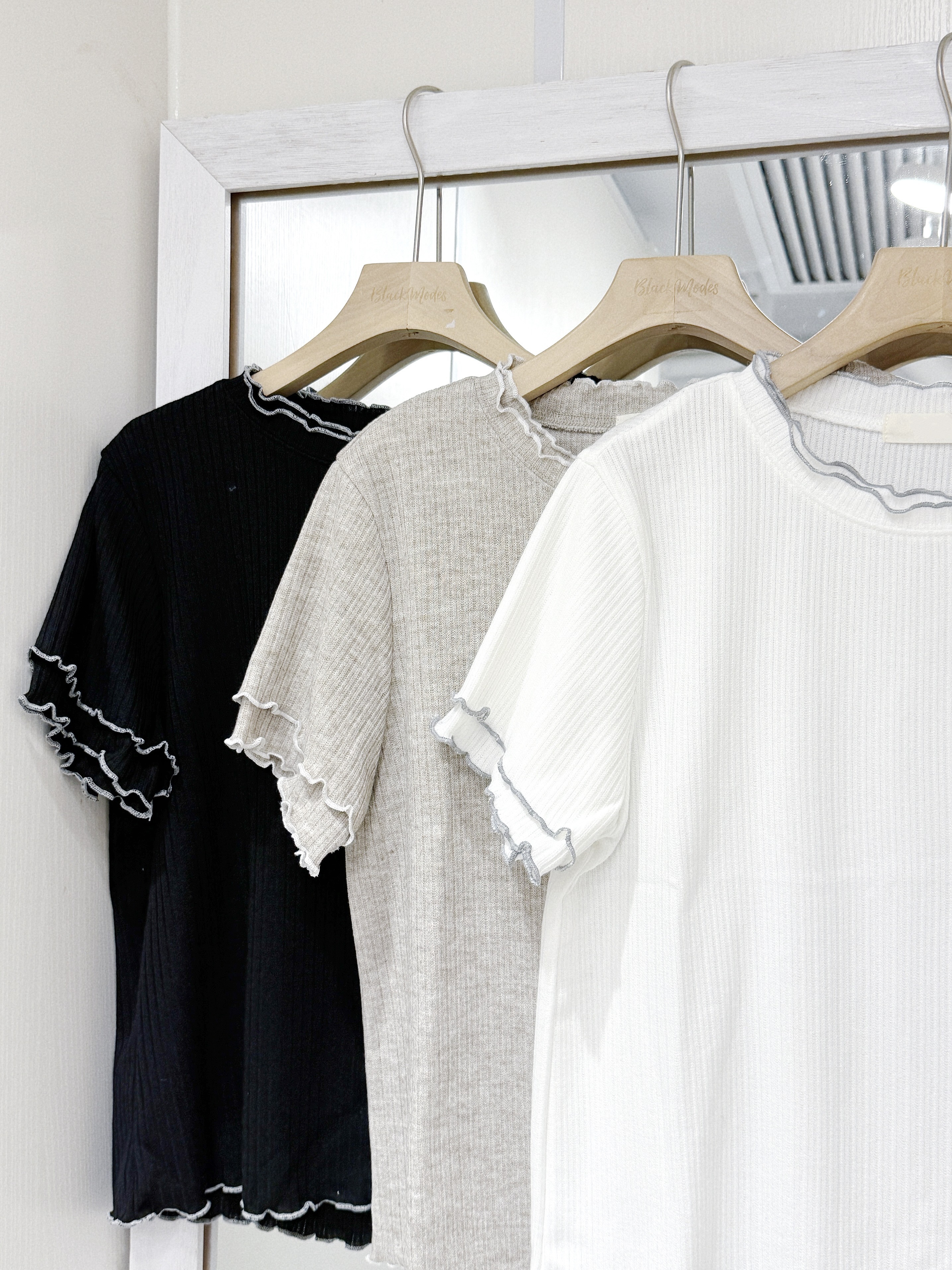 EA1263｜基本日常系୭˚. ᵎᵎ 暗直紋雙木耳邊短袖上衣