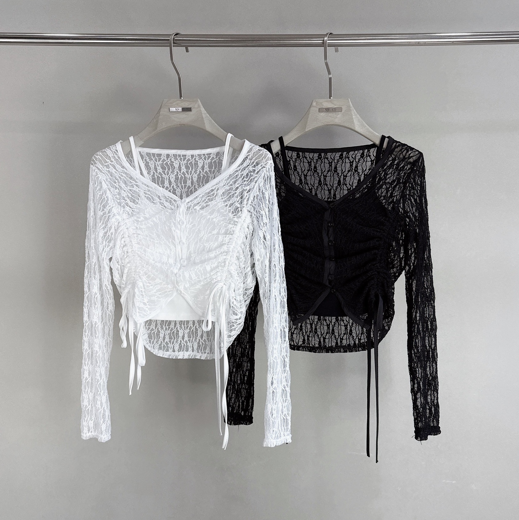 側抽繩排釦蕾絲衣+小可愛